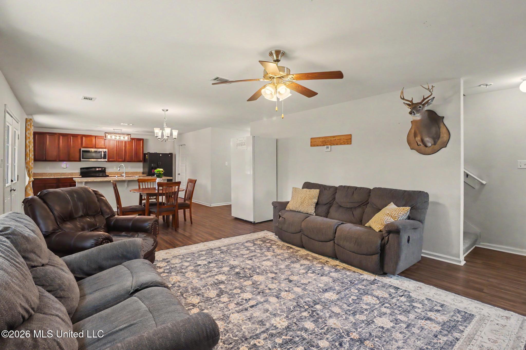 18520 Devin Court Property Photo 5