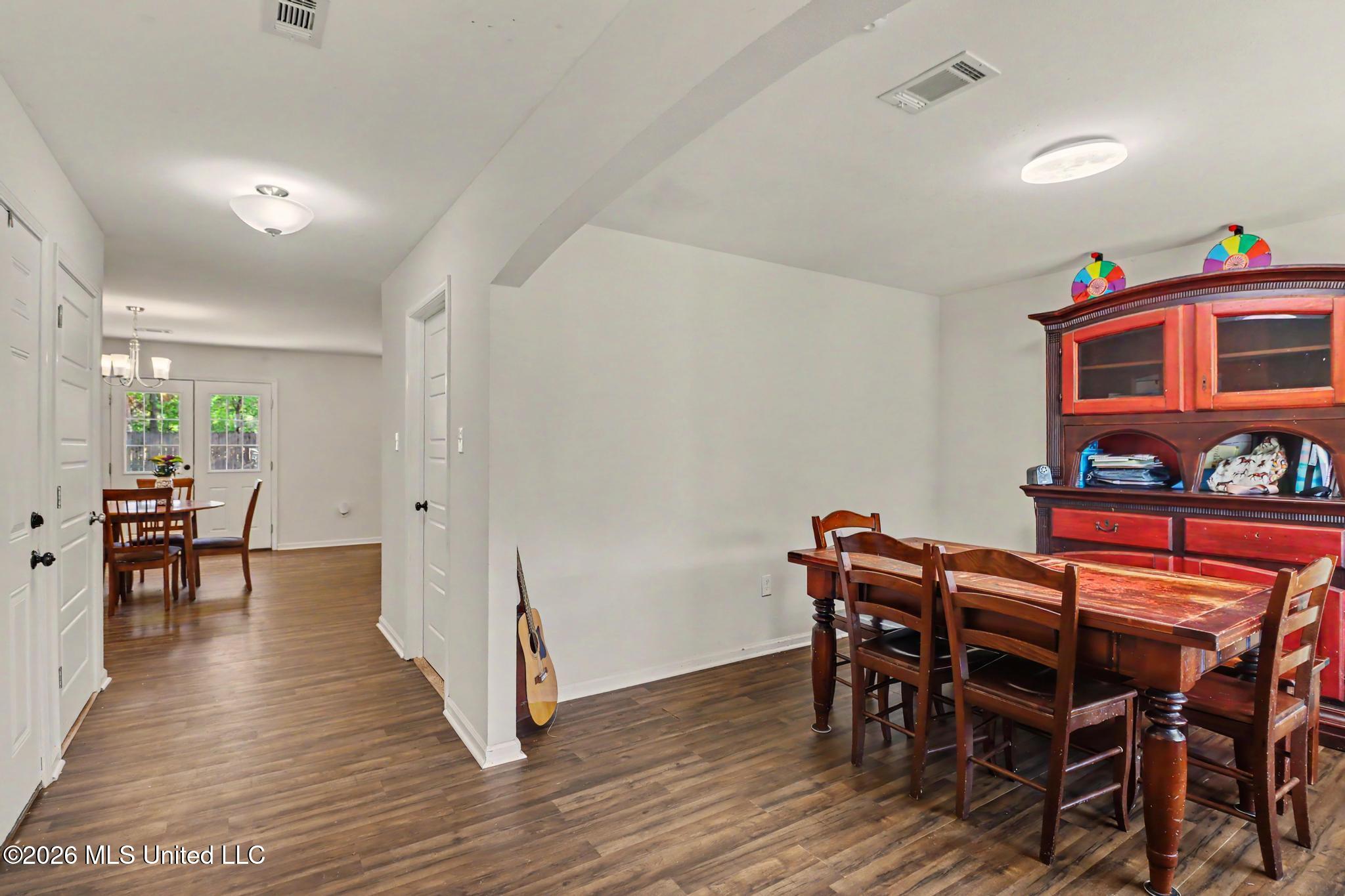 18520 Devin Court Property Photo 6