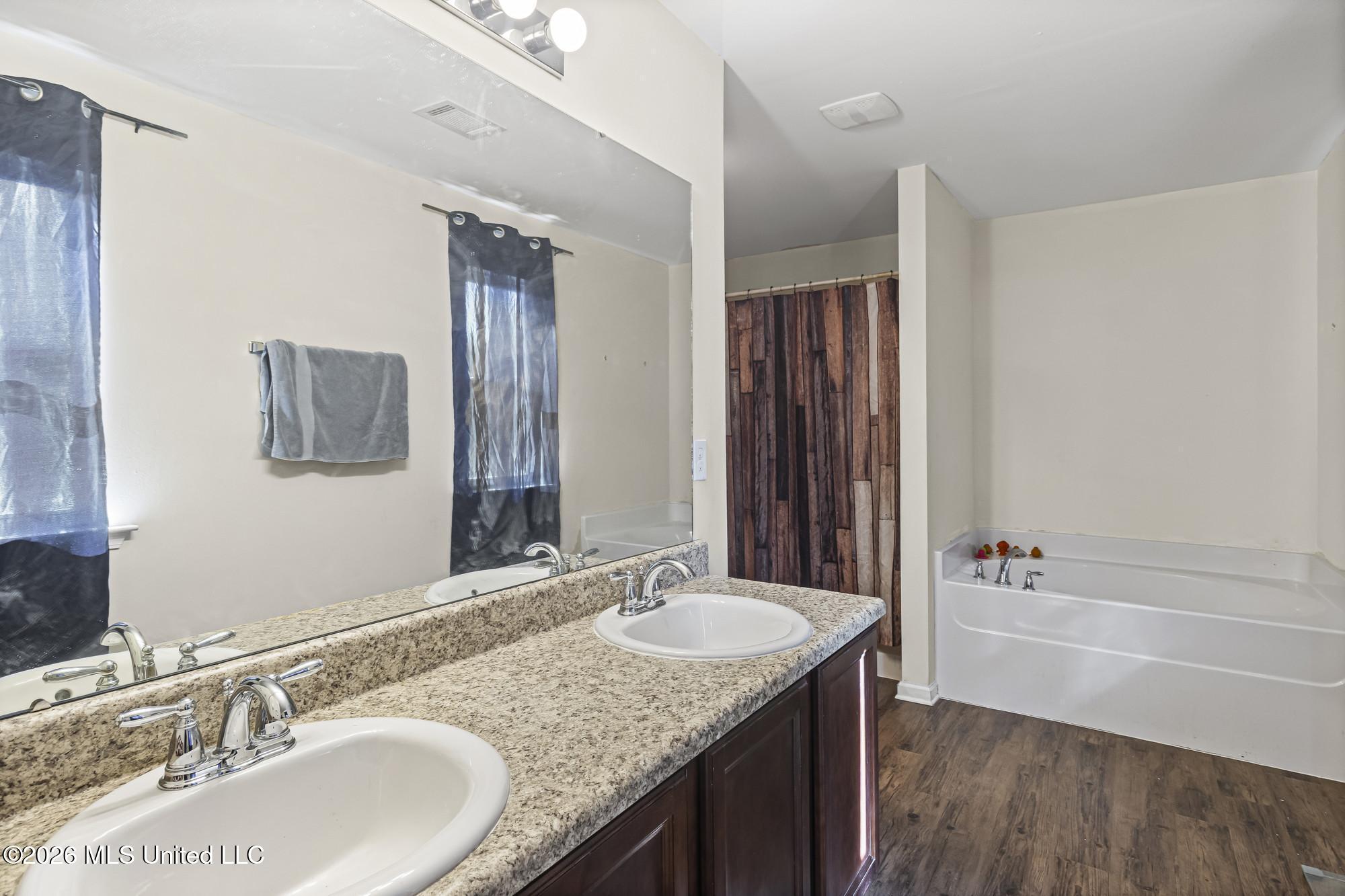 18520 Devin Court Property Photo 13