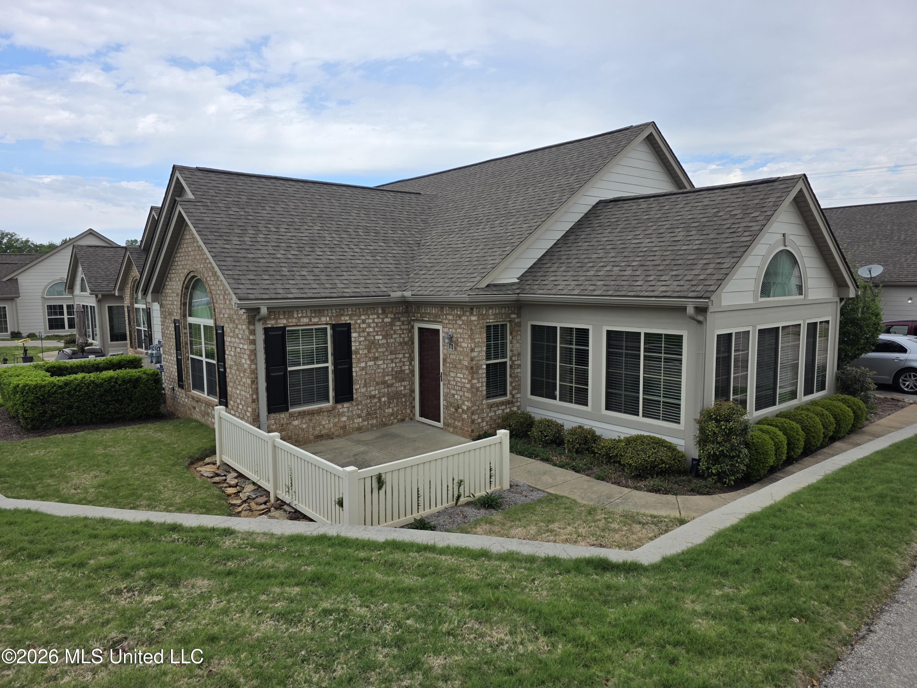 8710 Parkview Oaks Circle Property Photo 1