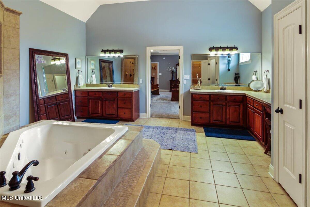 1828 W Keenlan Drive Property Photo 19