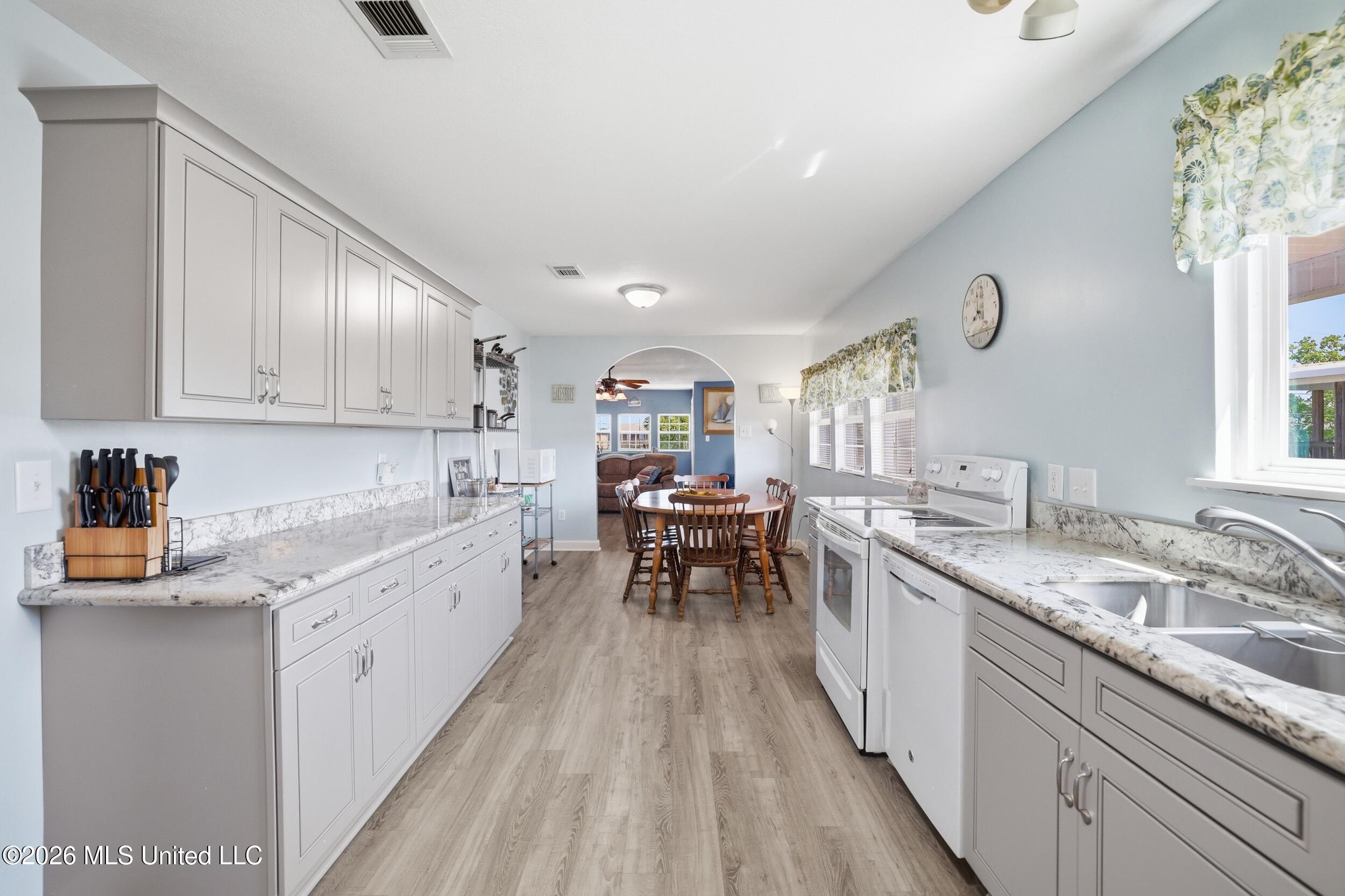 5057 Elbrus Street Property Photo 10