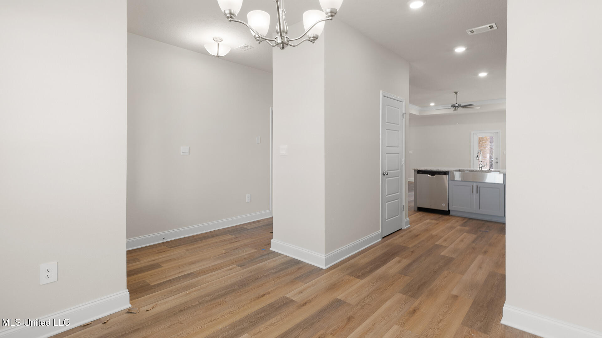 15888 Blue Ridge Drive Property Photo 4