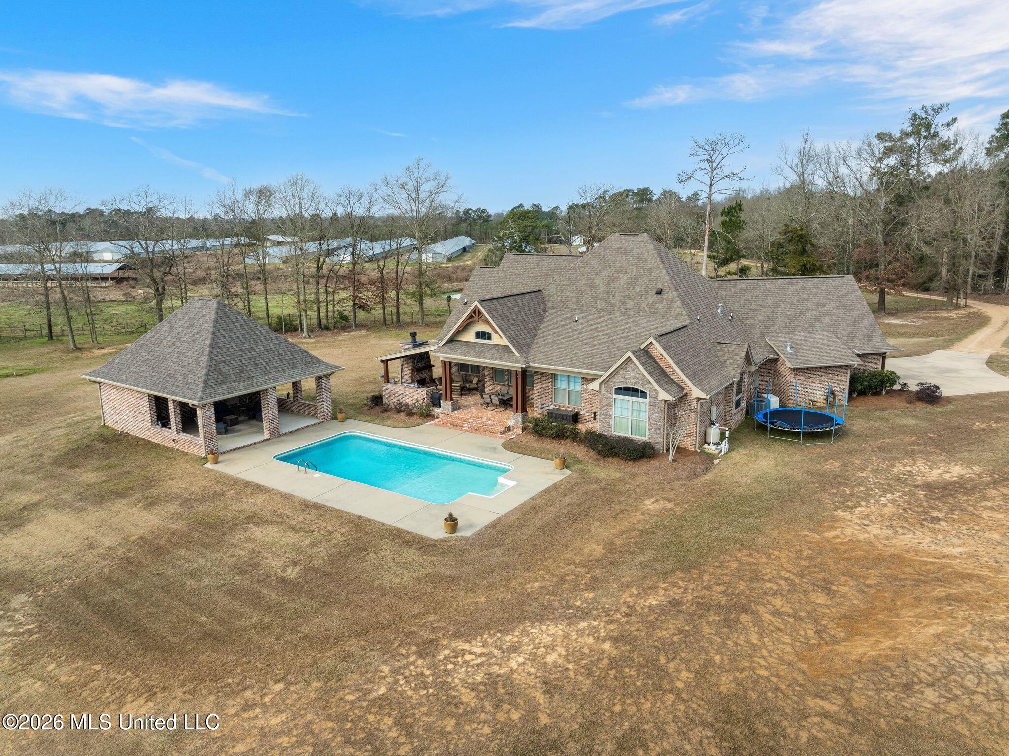 135 County 472 Property Photo 7