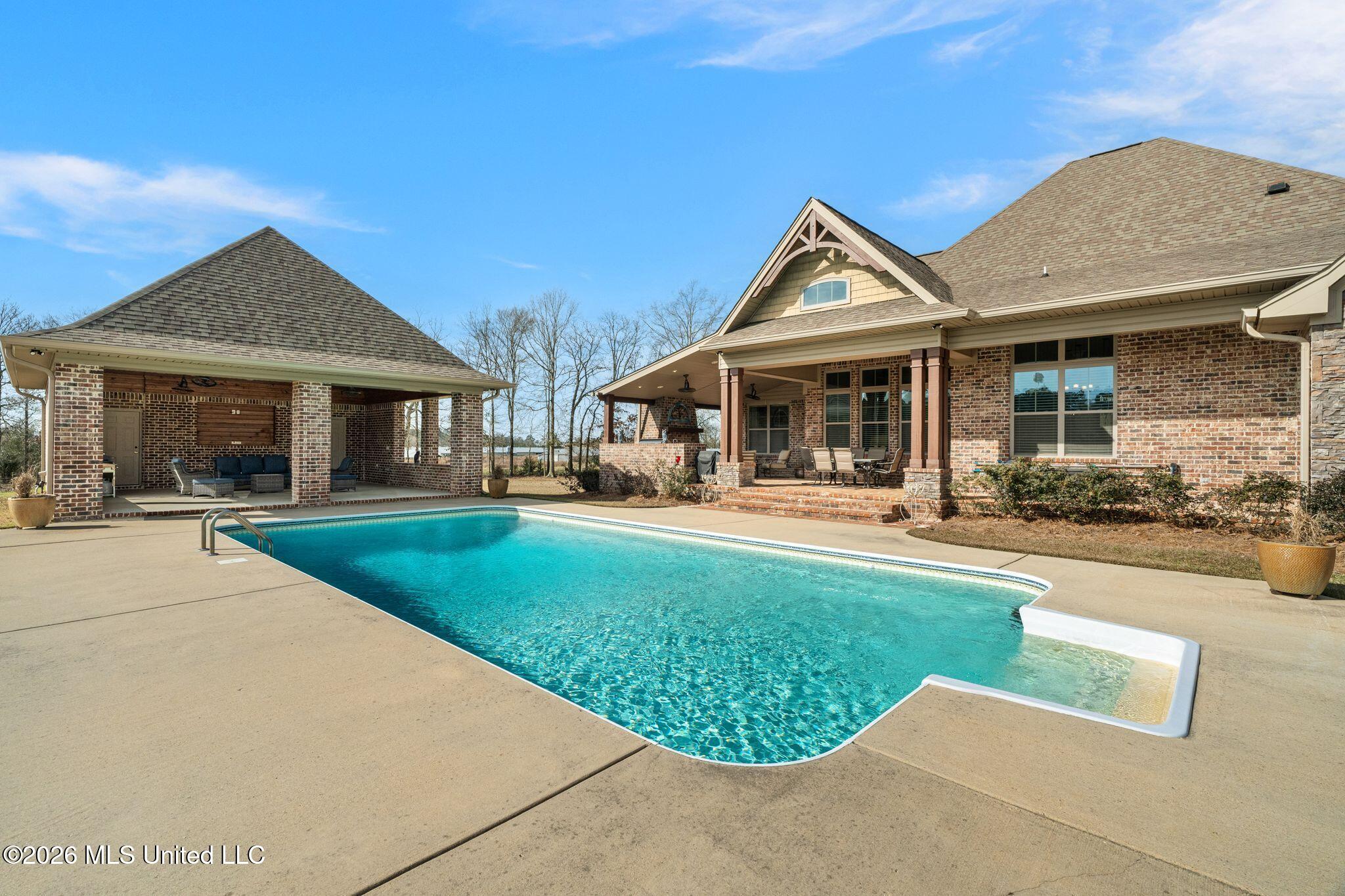135 County 472 Property Photo 8
