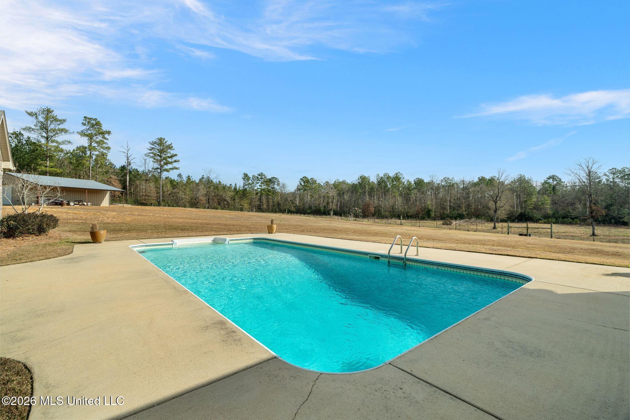 135 County 472 Property Photo 9