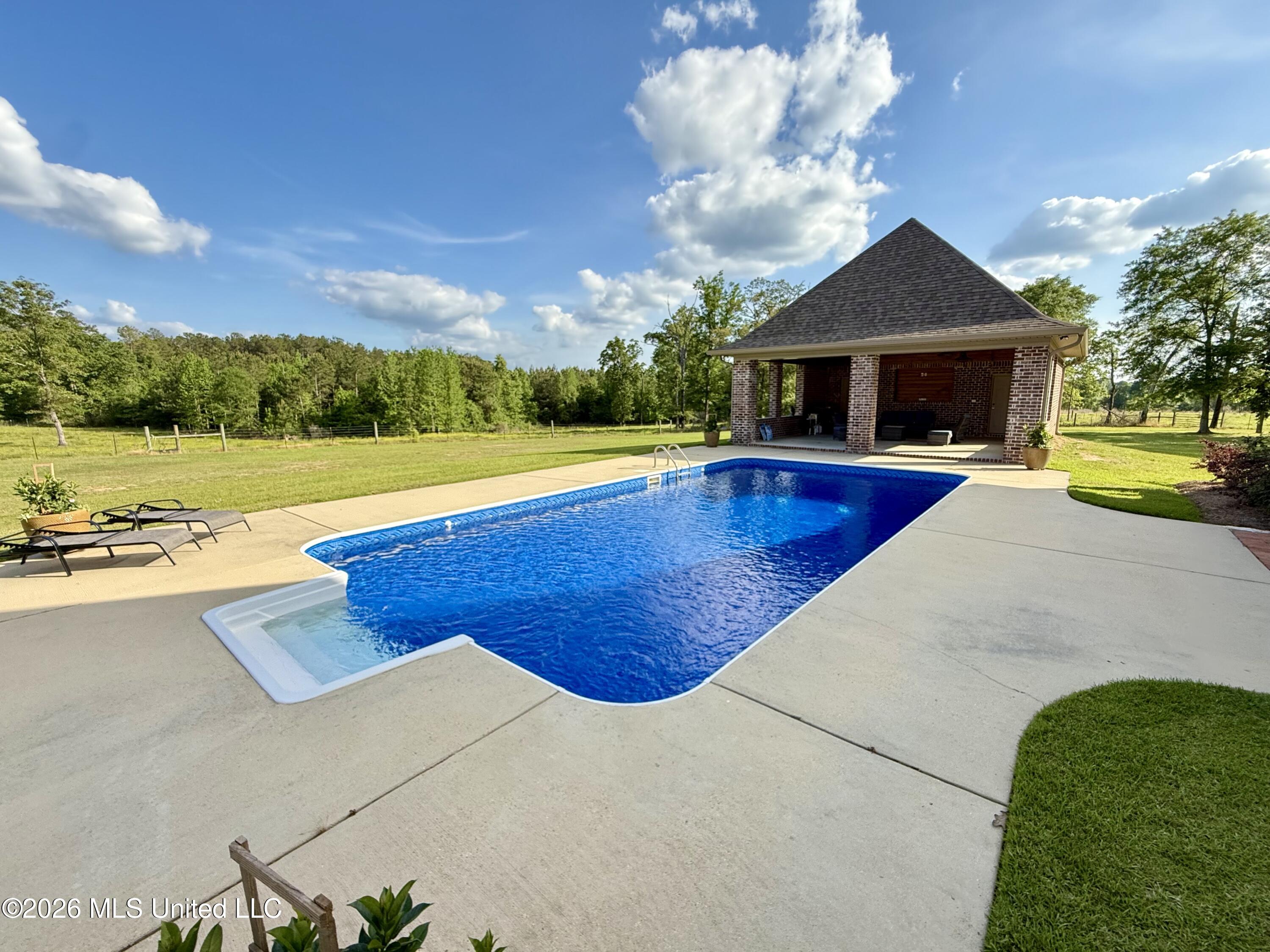 135 County 472 Property Photo 60