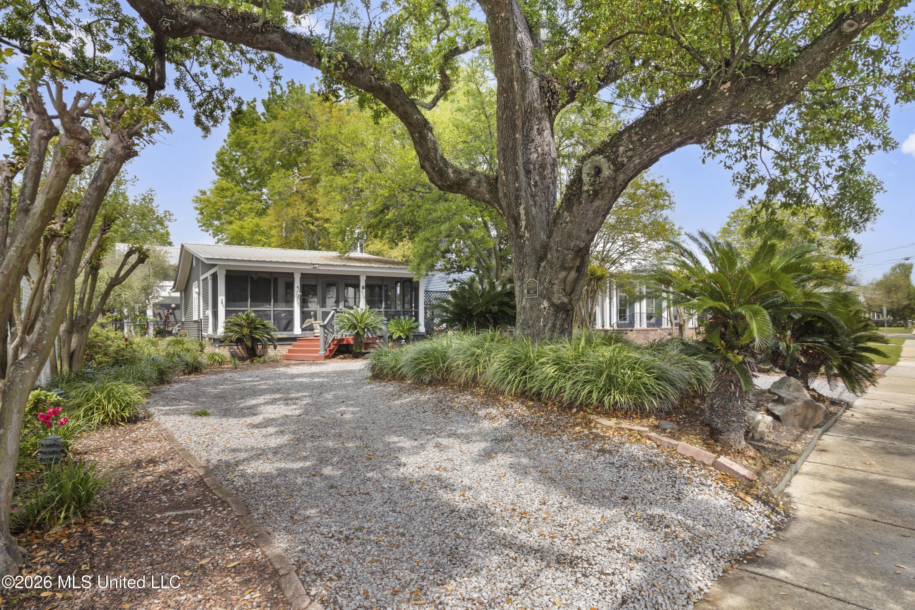 614 2nd Street Property Photo 1