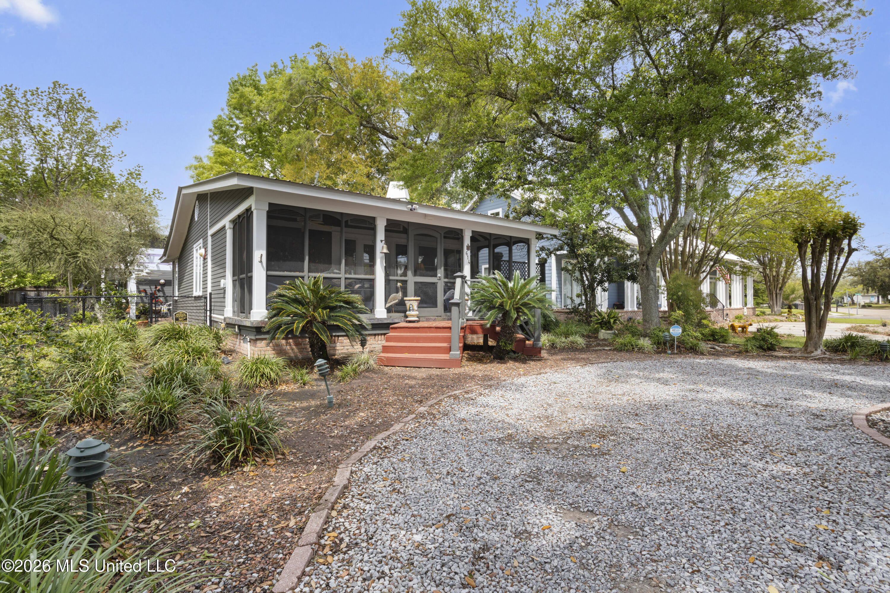 614 2nd Street Property Photo 2