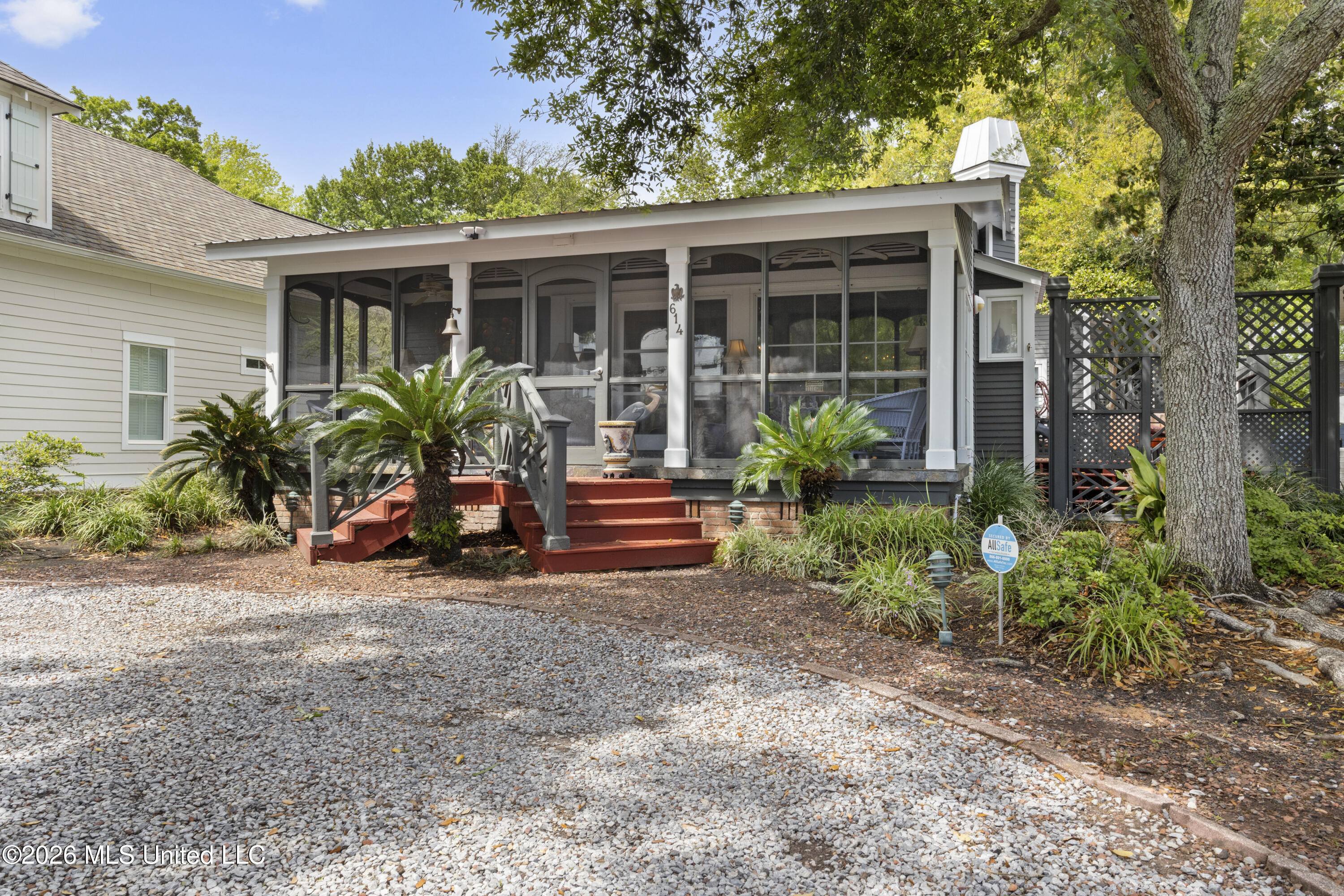 614 2nd Street Property Photo 4