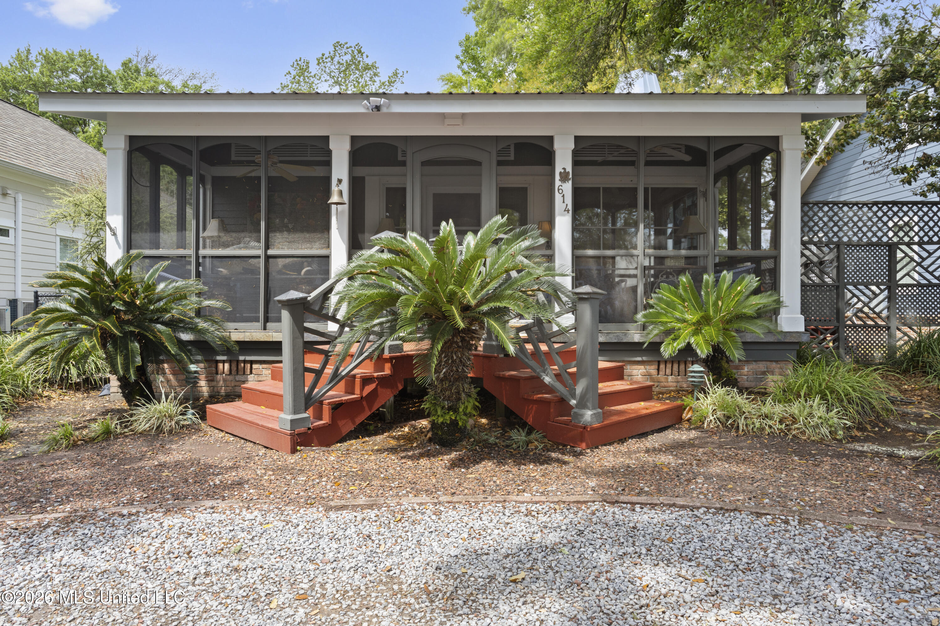614 2nd Street Property Photo 5