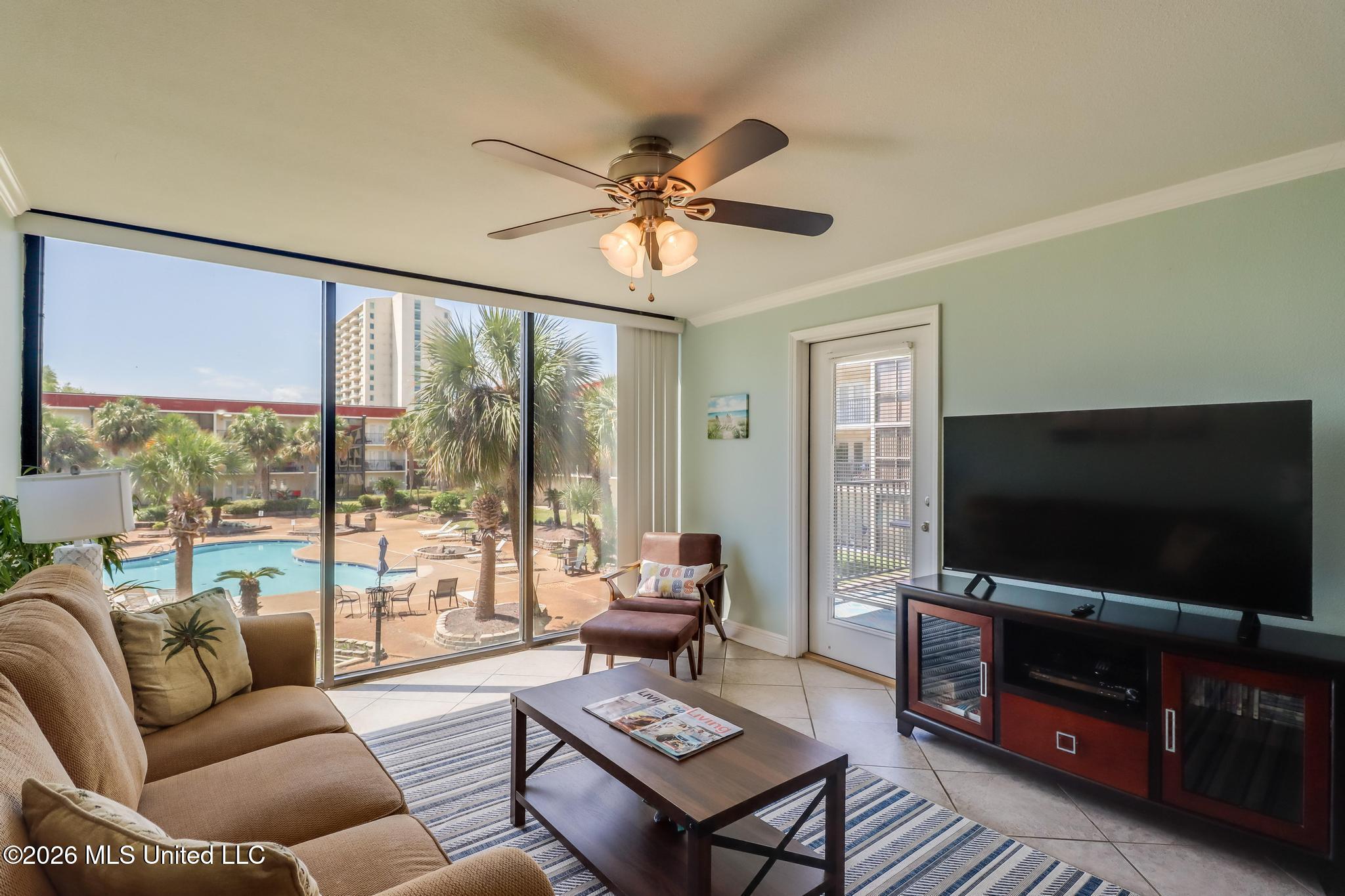 2046 Beach Boulevard Property Photo 10