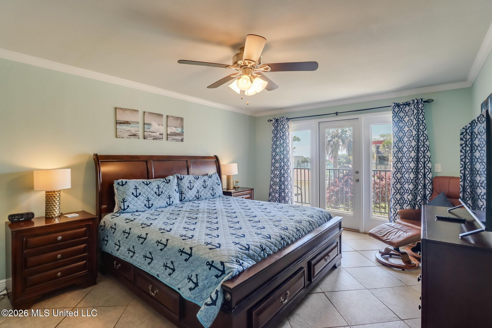 2046 Beach Boulevard Property Photo 12