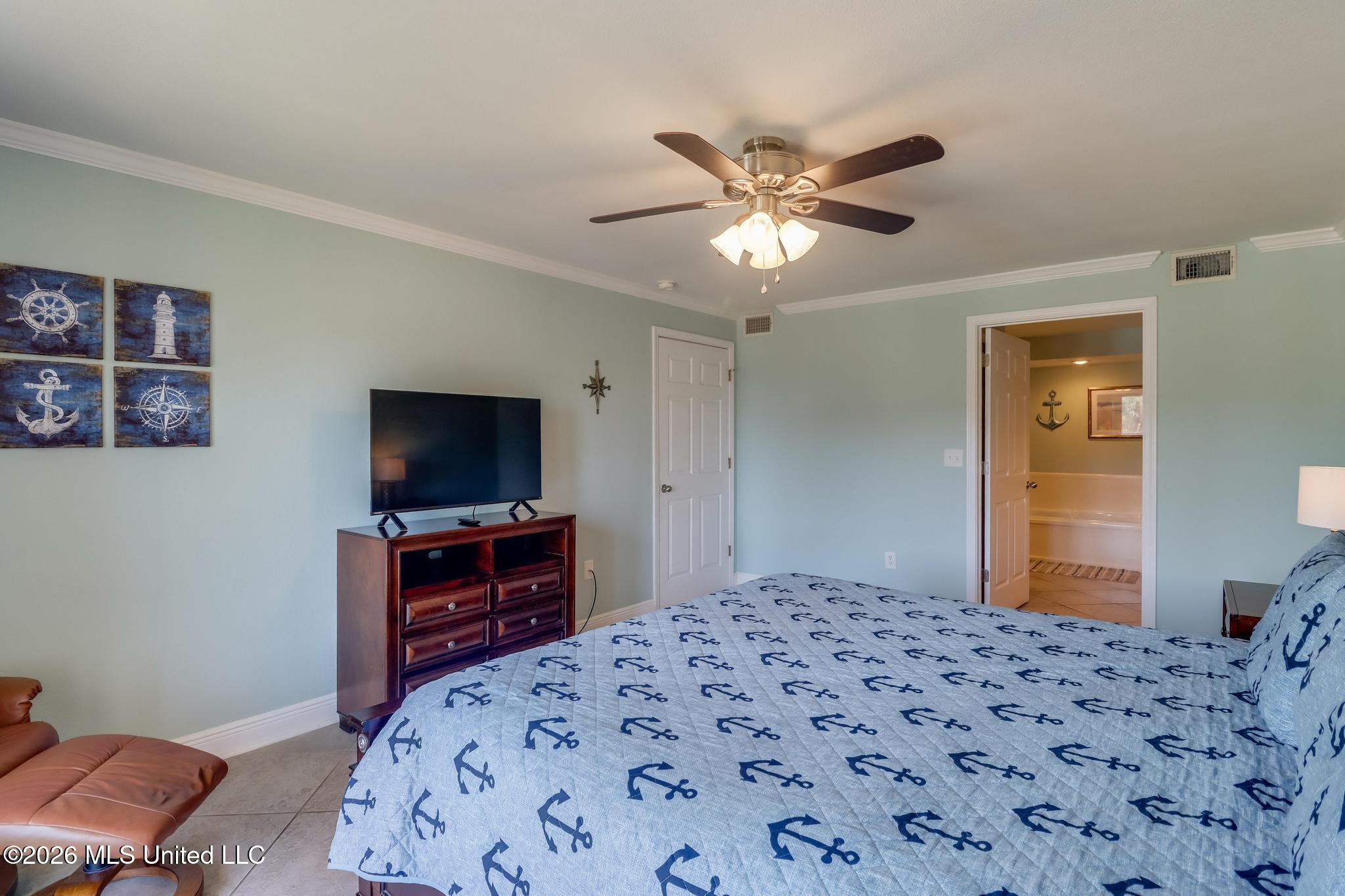 2046 Beach Boulevard Property Photo 13
