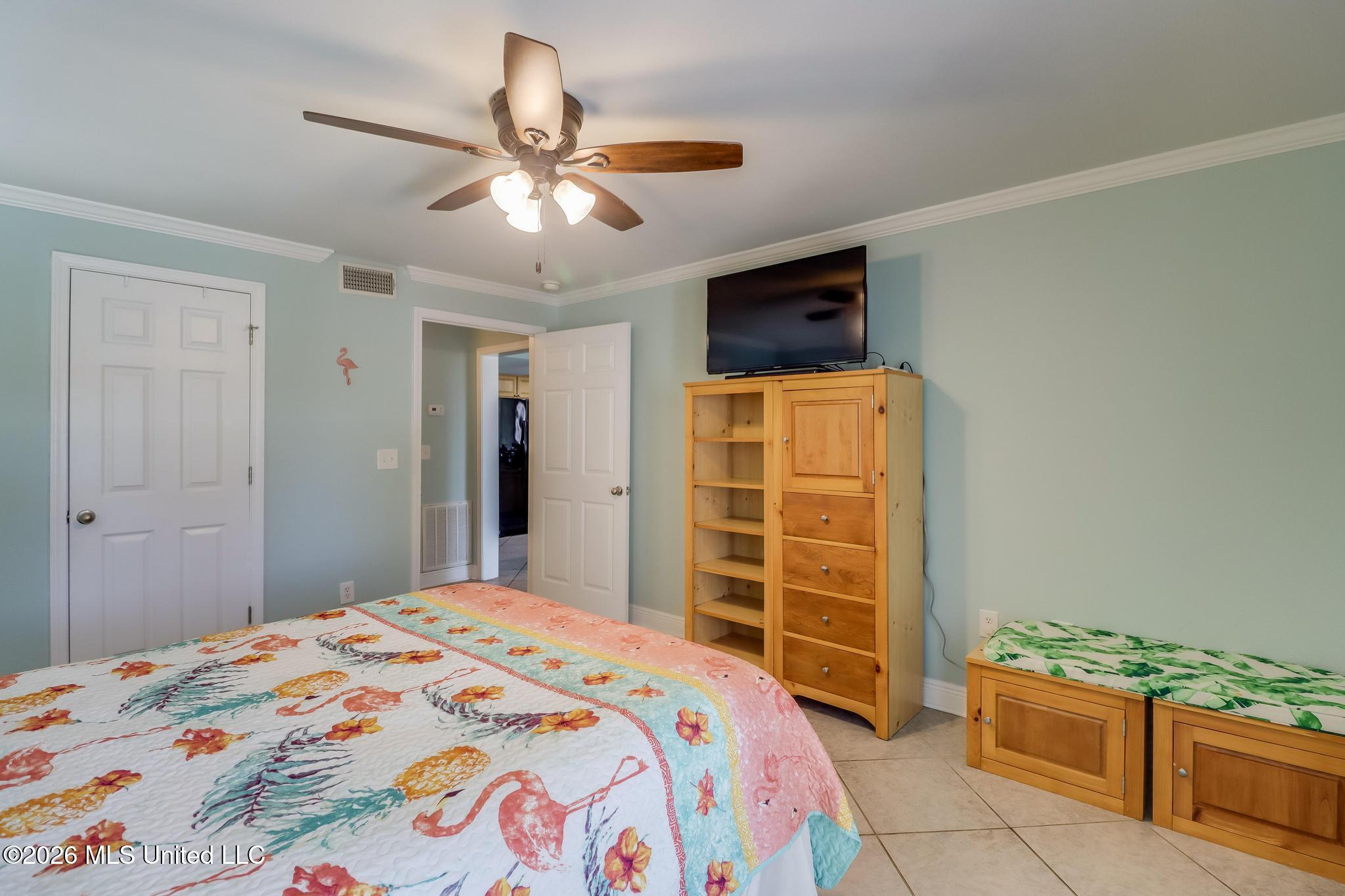 2046 Beach Boulevard Property Photo 18