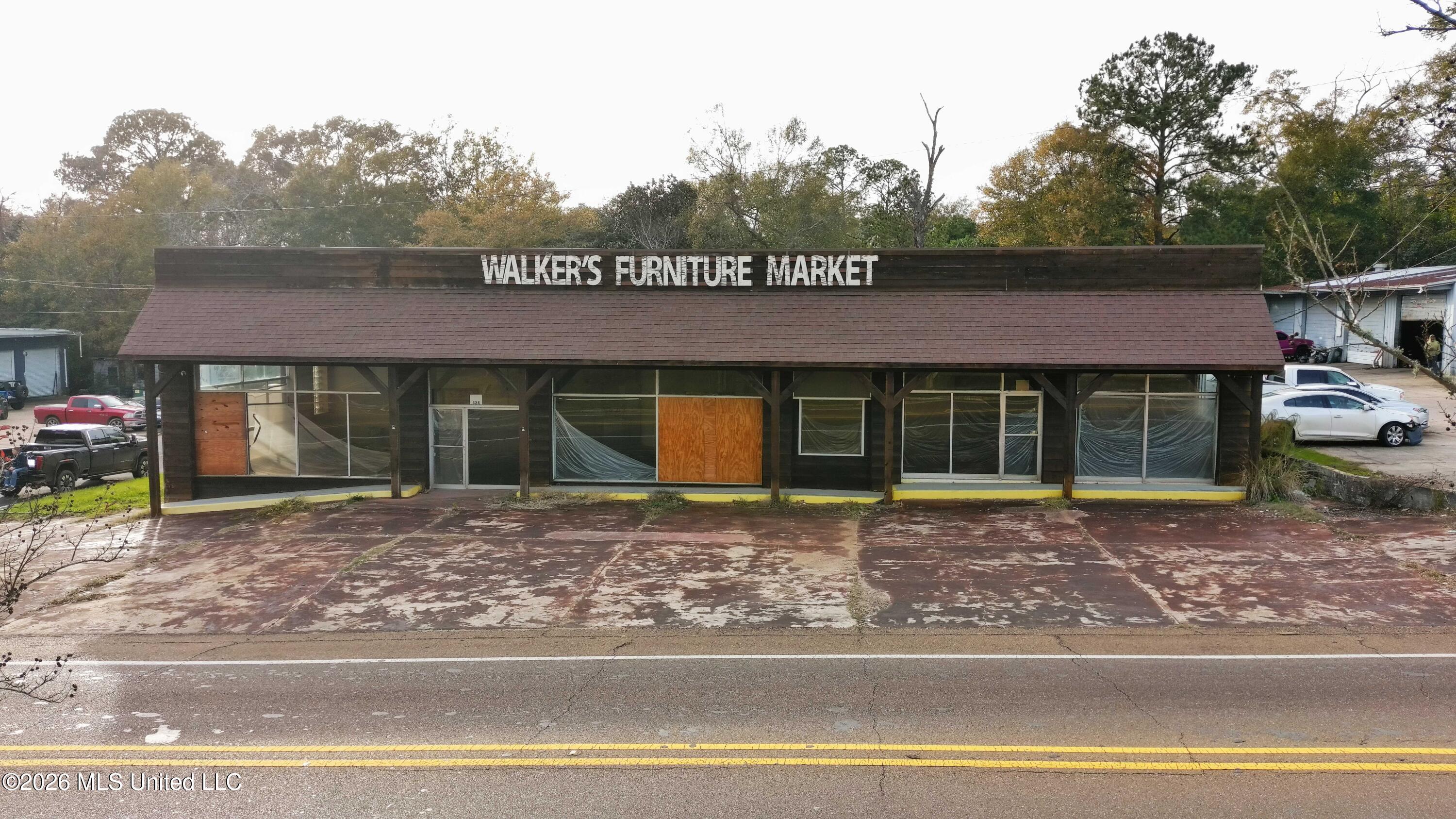 324 S Broadway Street Property Photo 1