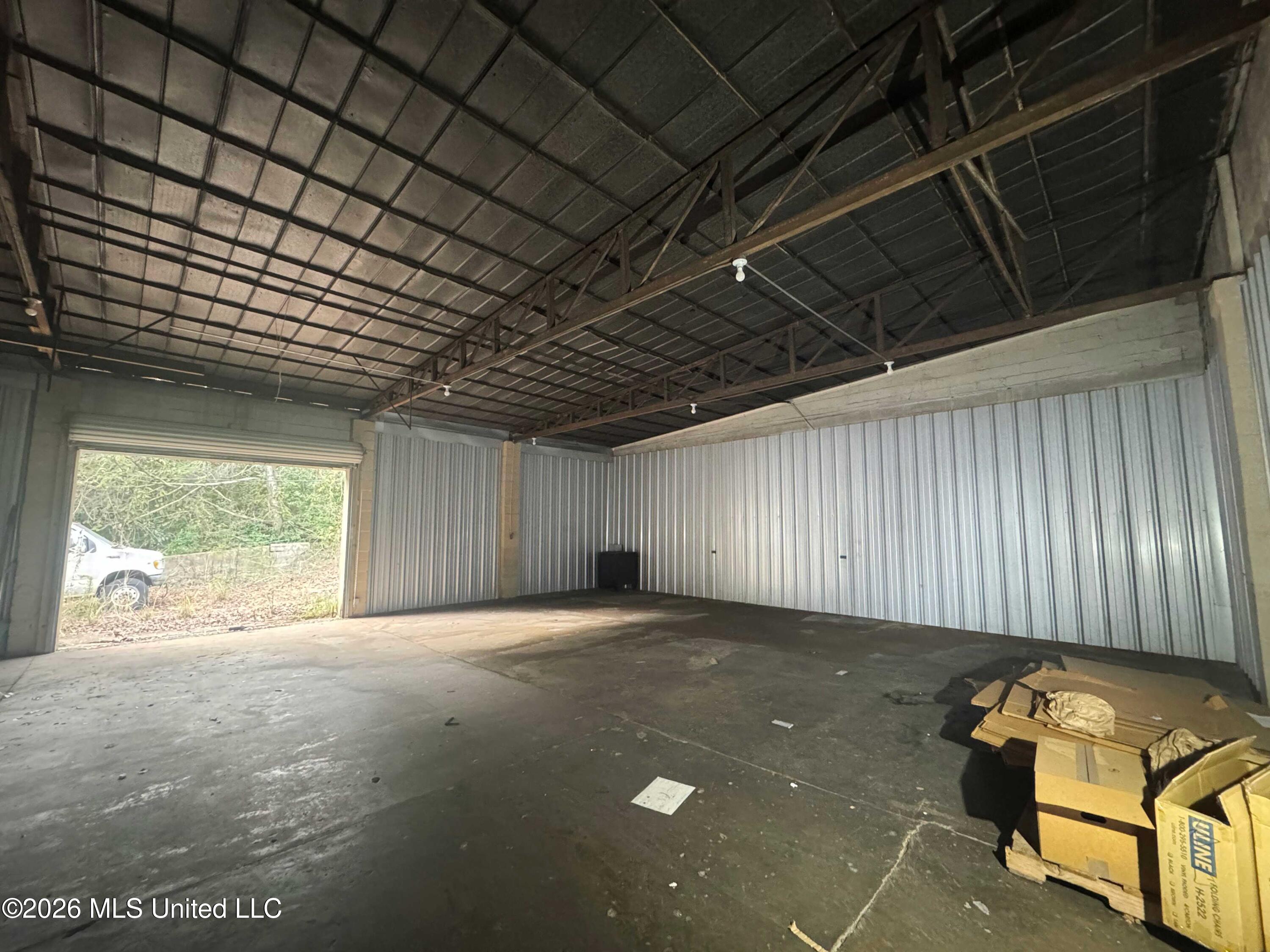 324 S Broadway Street Property Photo 4
