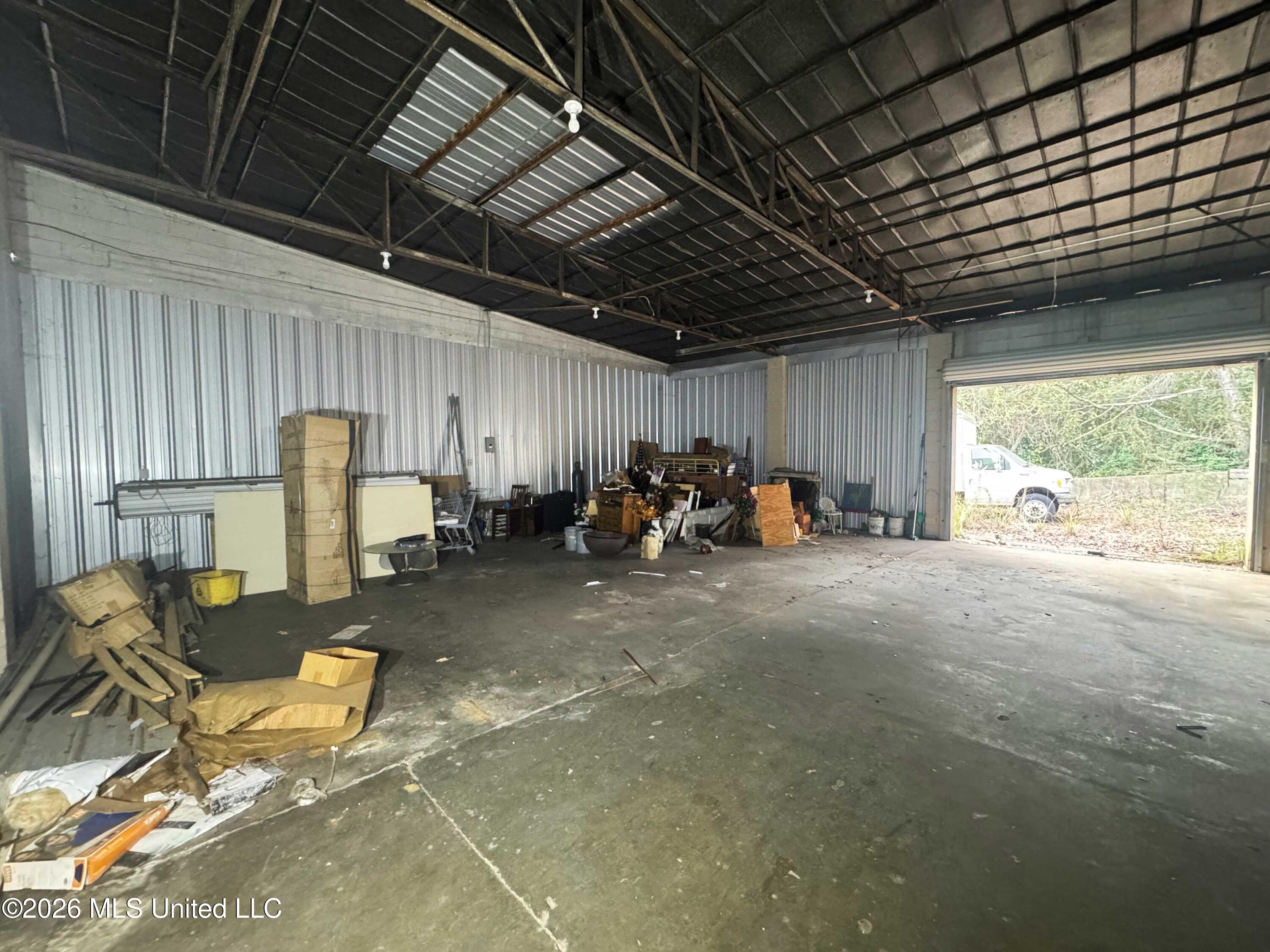 324 S Broadway Street Property Photo 5