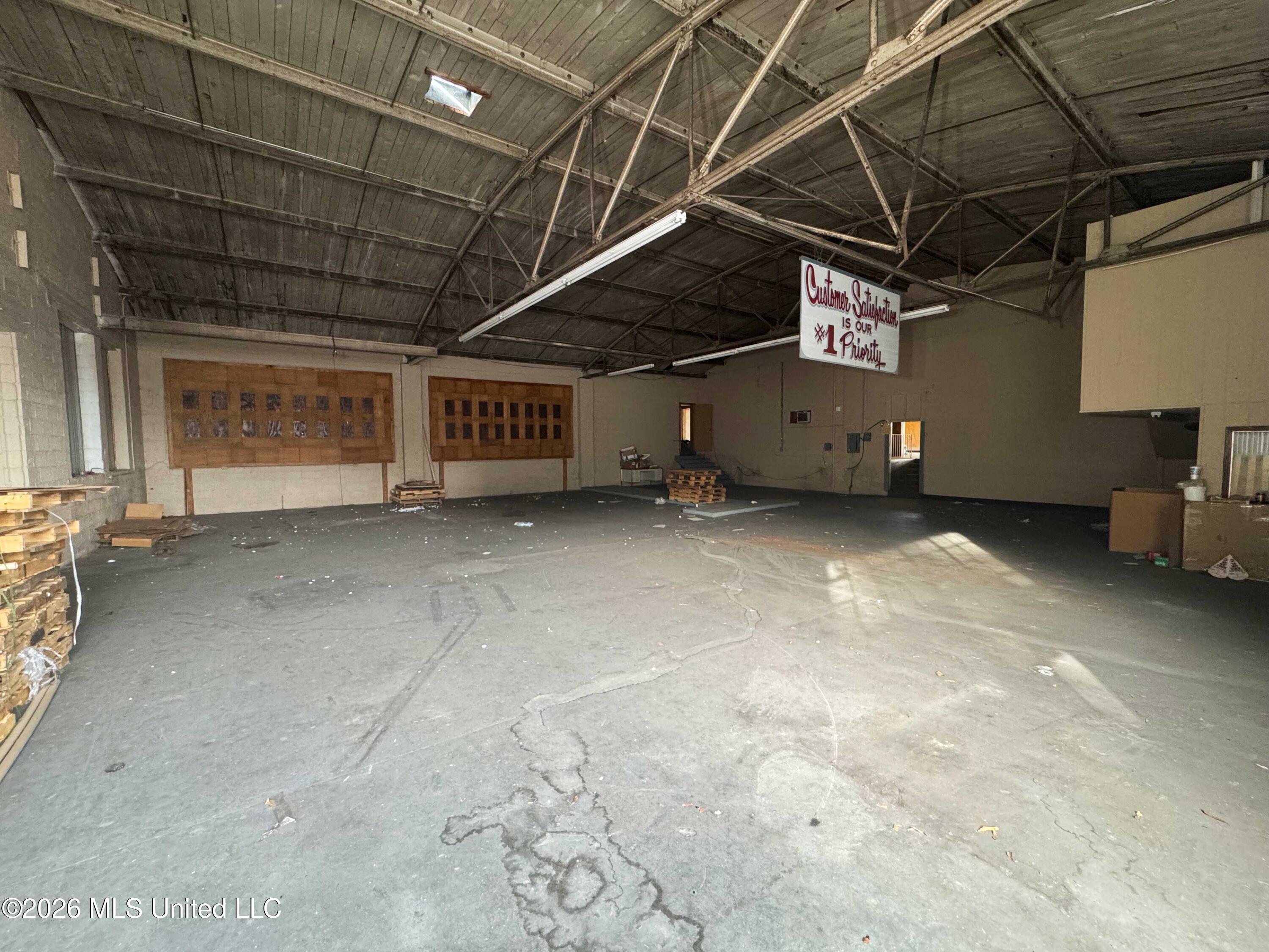 324 S Broadway Street Property Photo 7