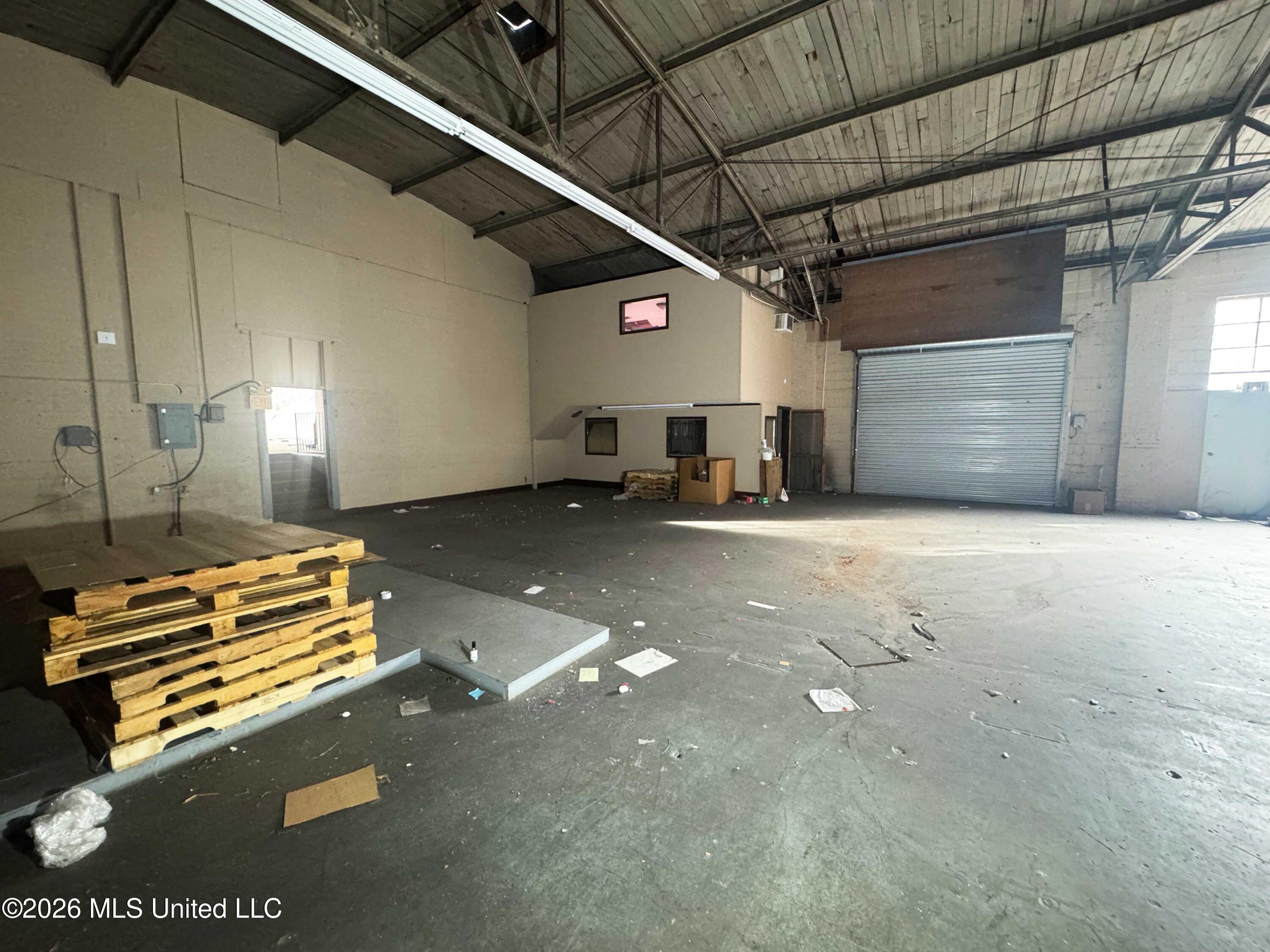 324 S Broadway Street Property Photo 9