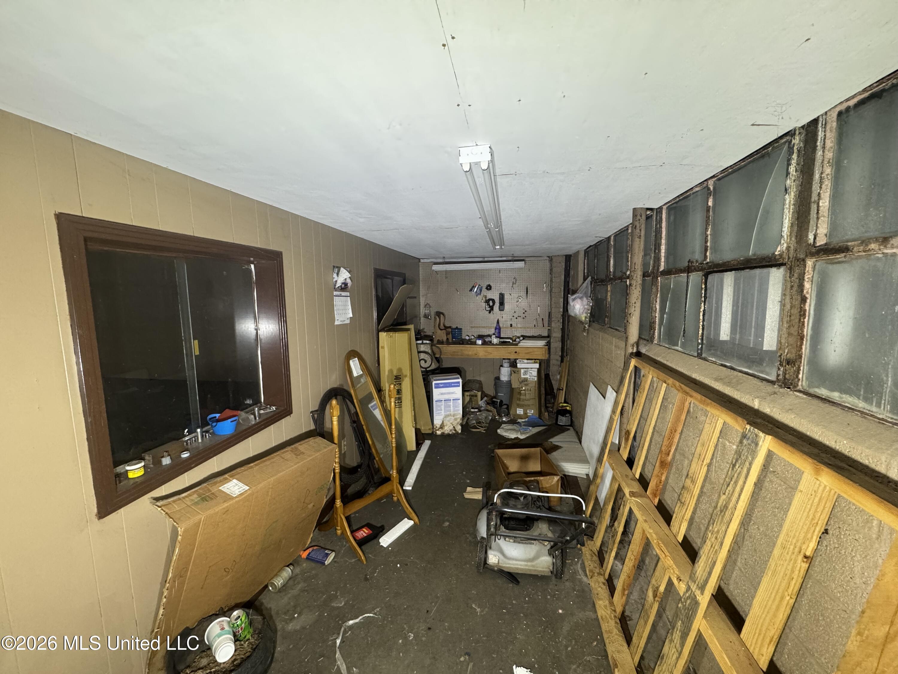 324 S Broadway Street Property Photo 10
