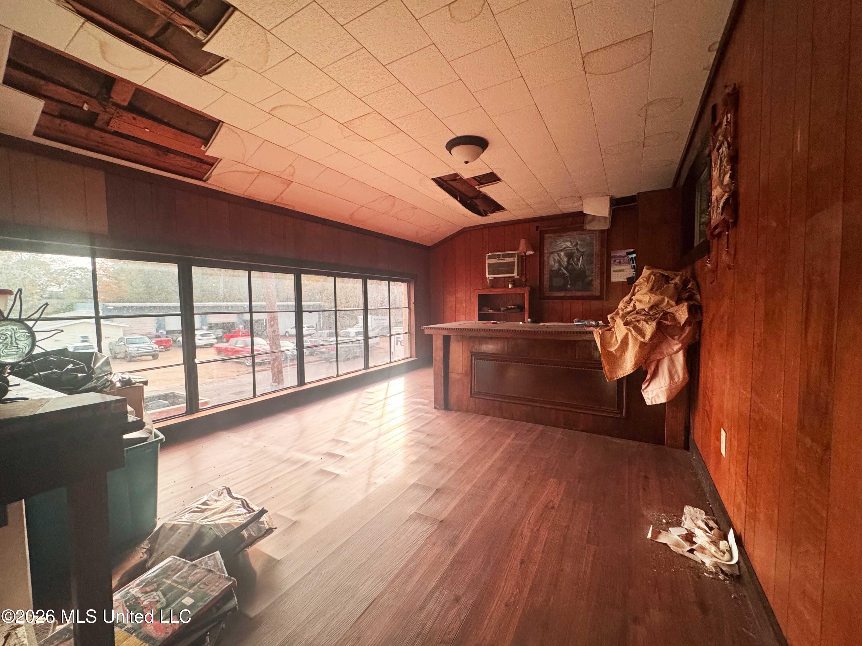 324 S Broadway Street Property Photo 14
