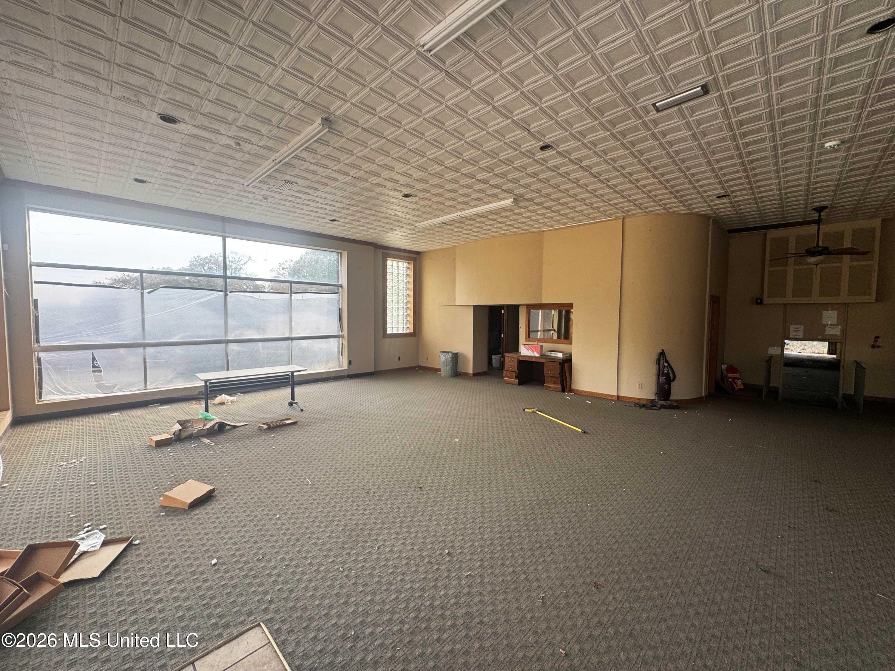 324 S Broadway Street Property Photo 17