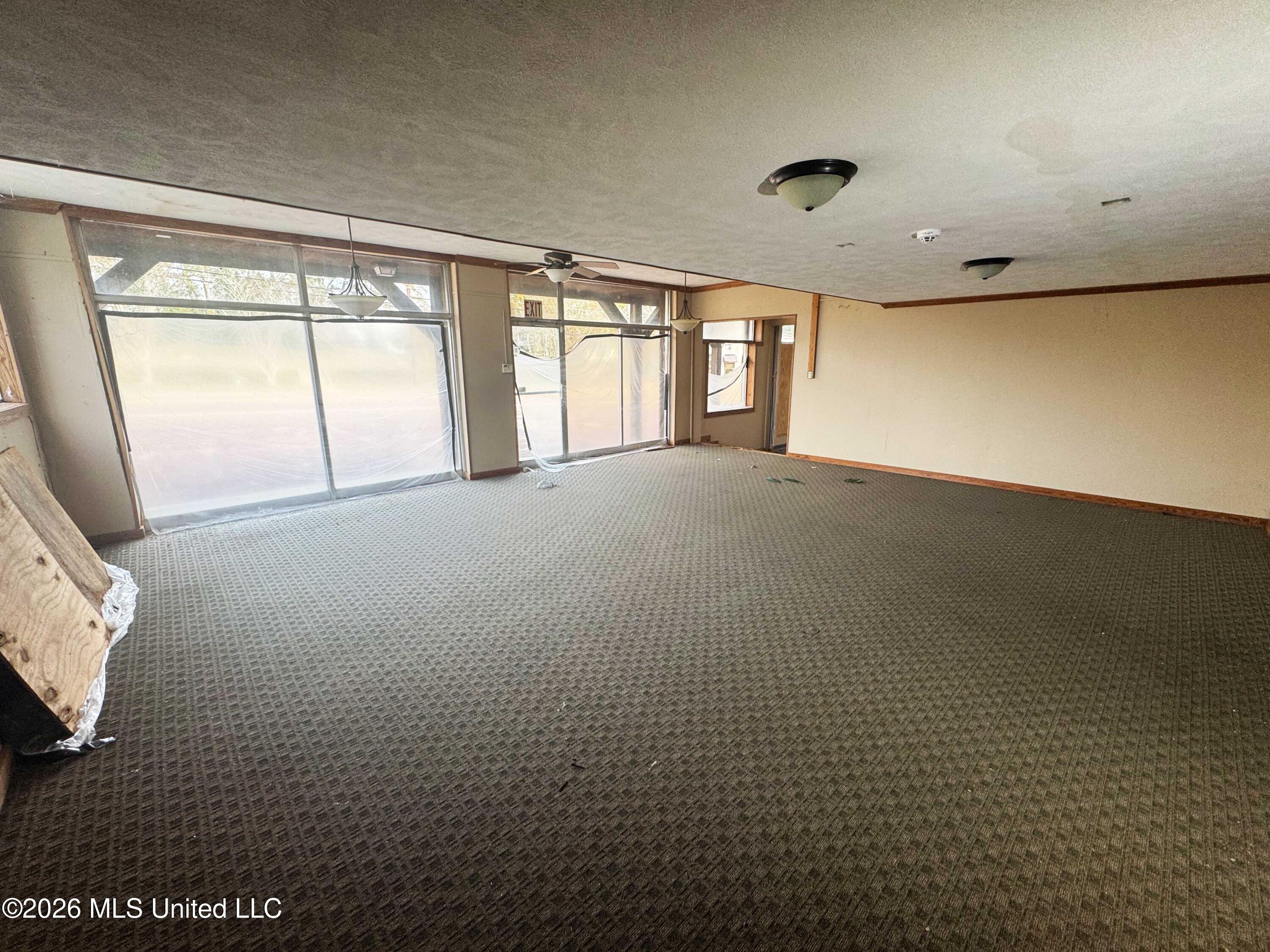 324 S Broadway Street Property Photo 19