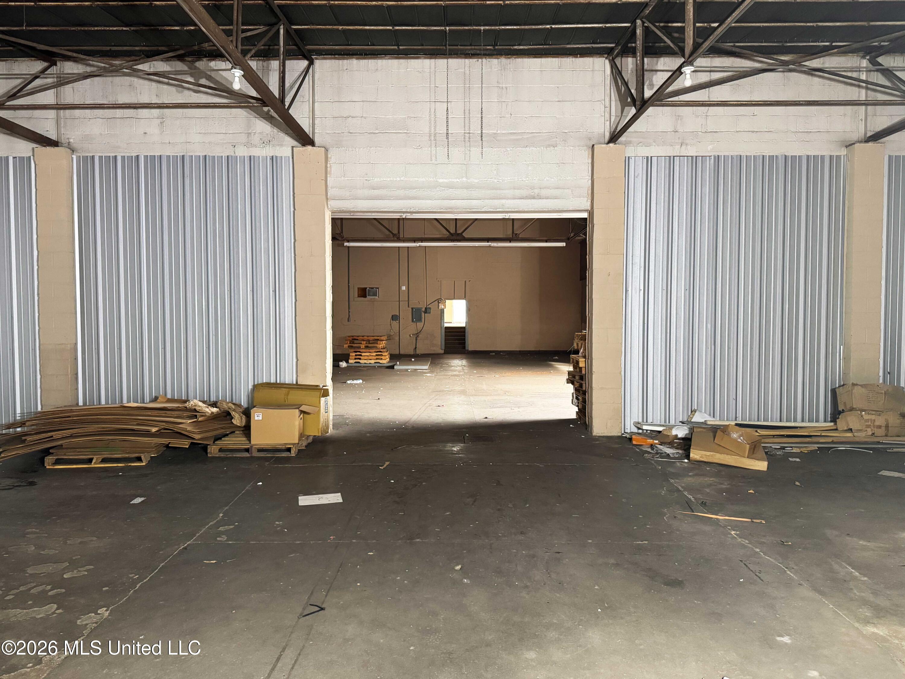 324 S Broadway Street Property Photo 25
