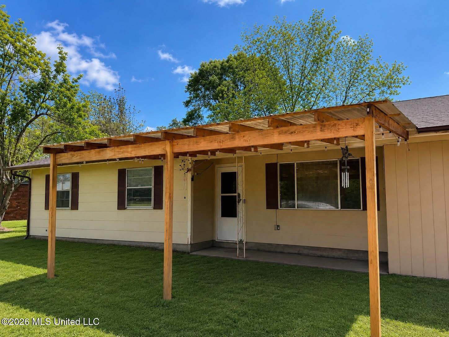 527 Carpenter Street Property Photo 1