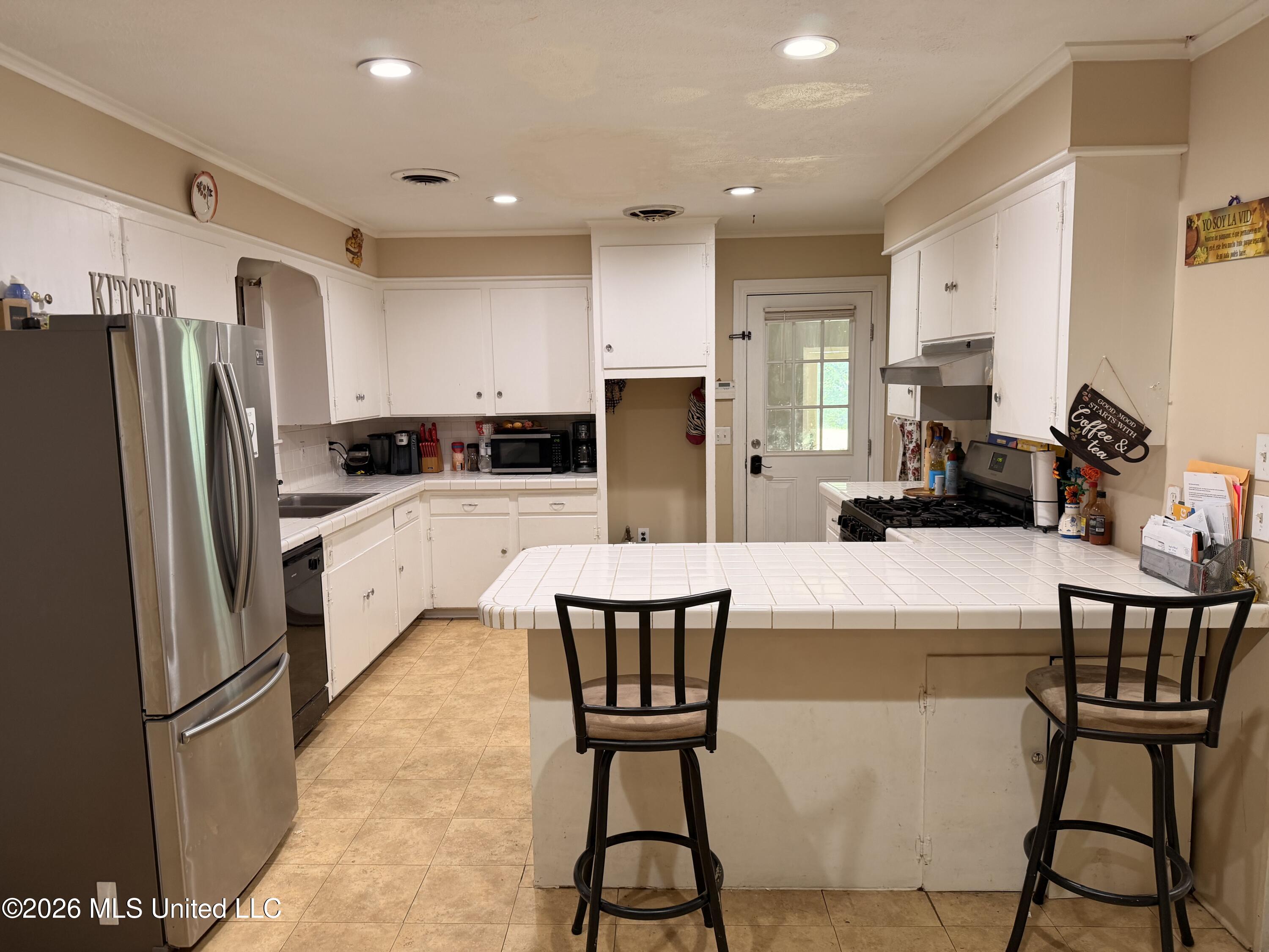 527 Carpenter Street Property Photo 3