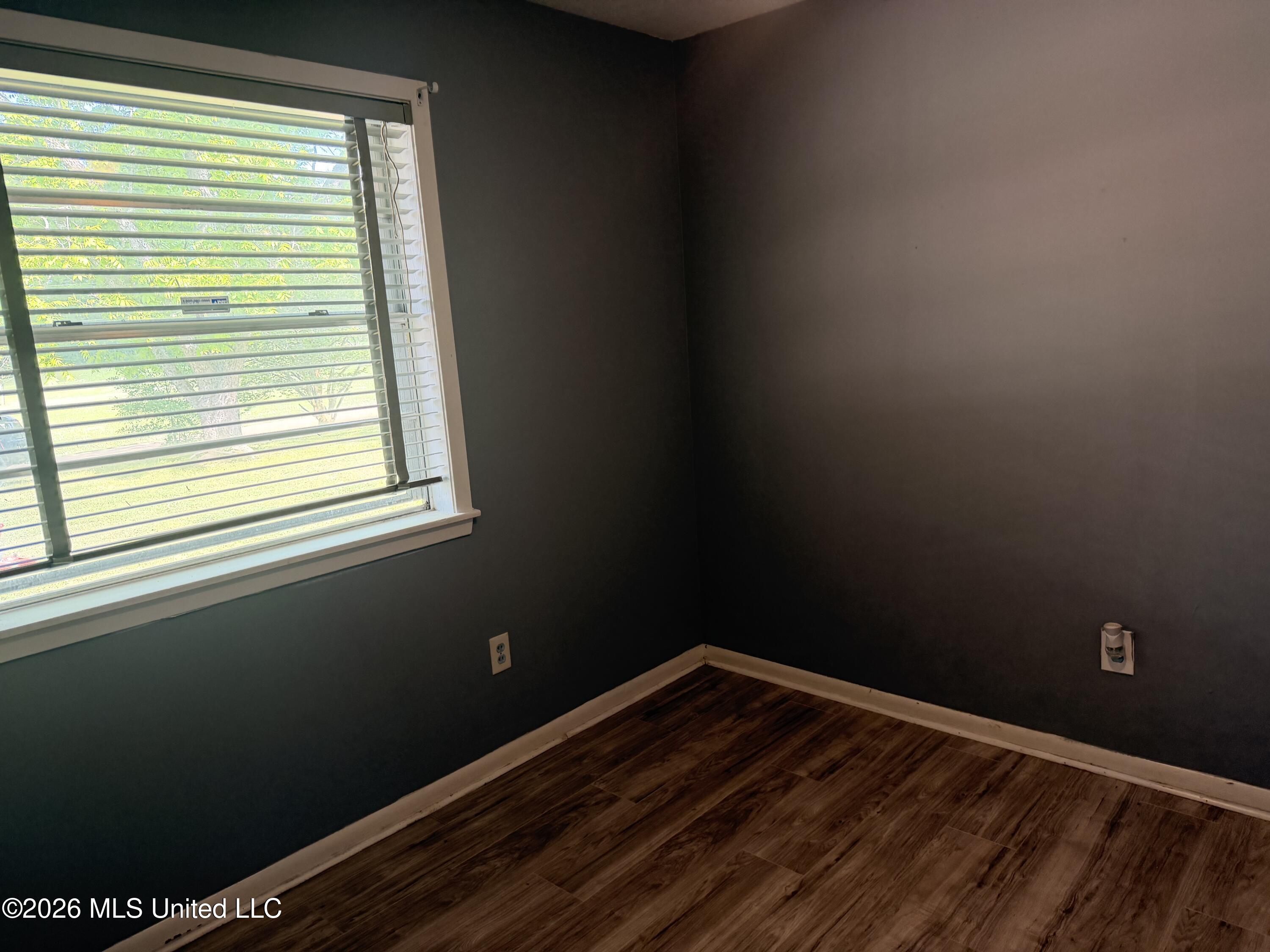 527 Carpenter Street Property Photo 4