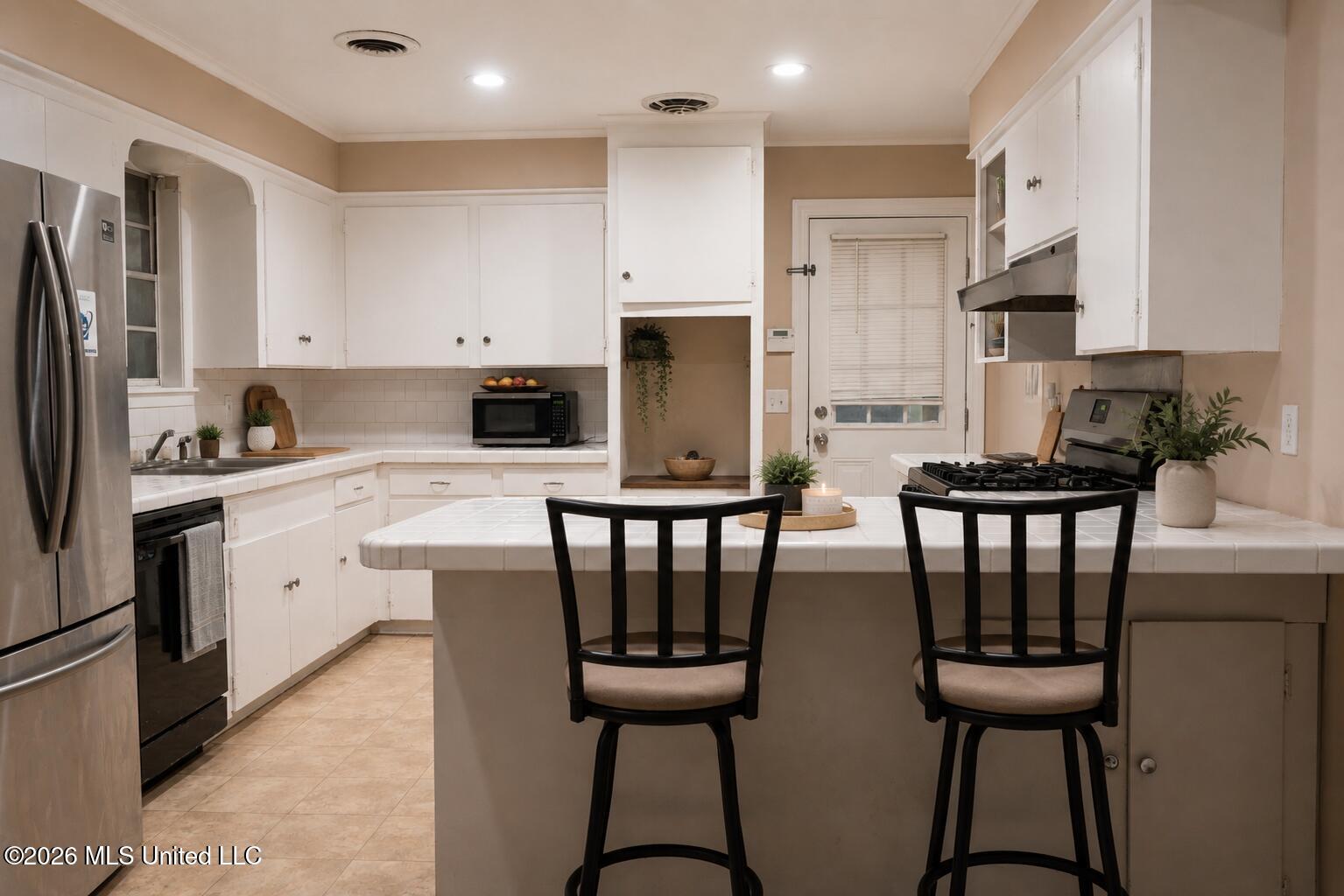 527 Carpenter Street Property Photo 5