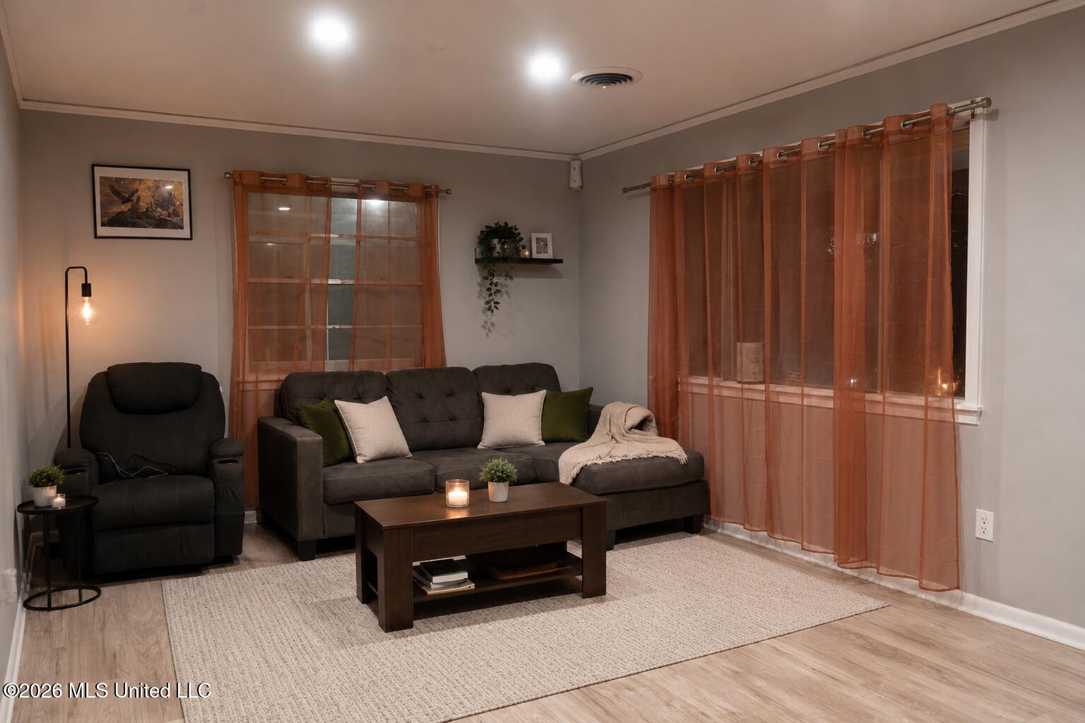 527 Carpenter Street Property Photo 6