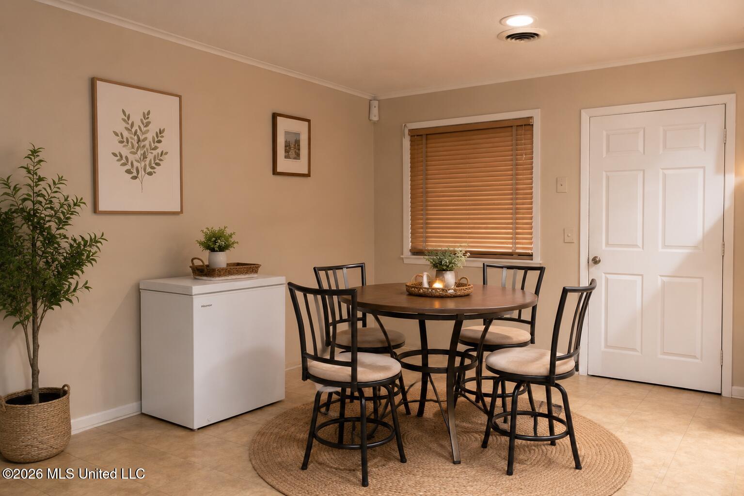 527 Carpenter Street Property Photo 8