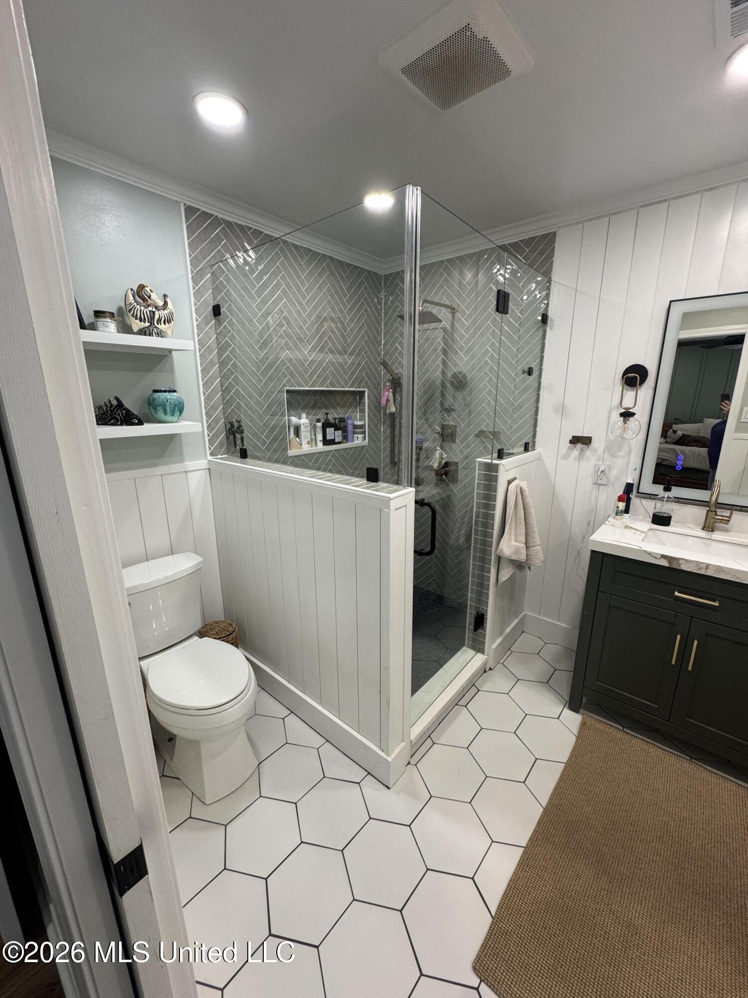 4004 Breezy Hill Lane Property Photo 16