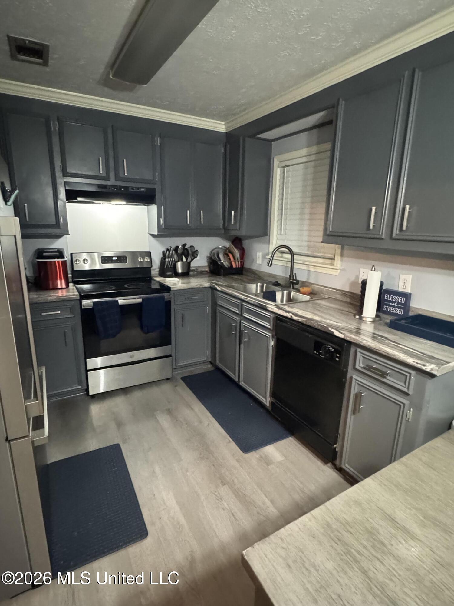 5008 Womack Drive Property Photo 4