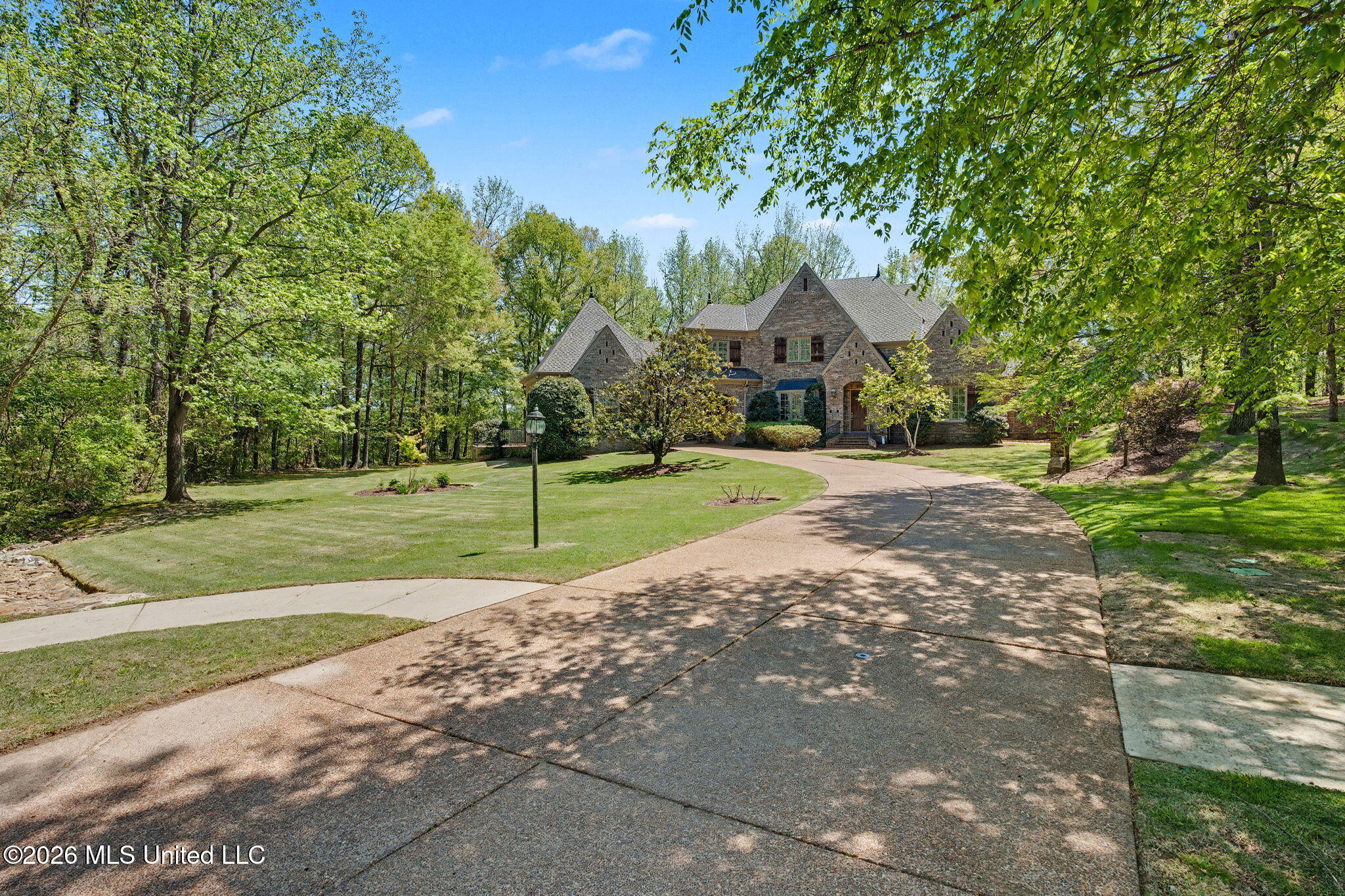 13921 Valley Oaks Drive Property Photo 4