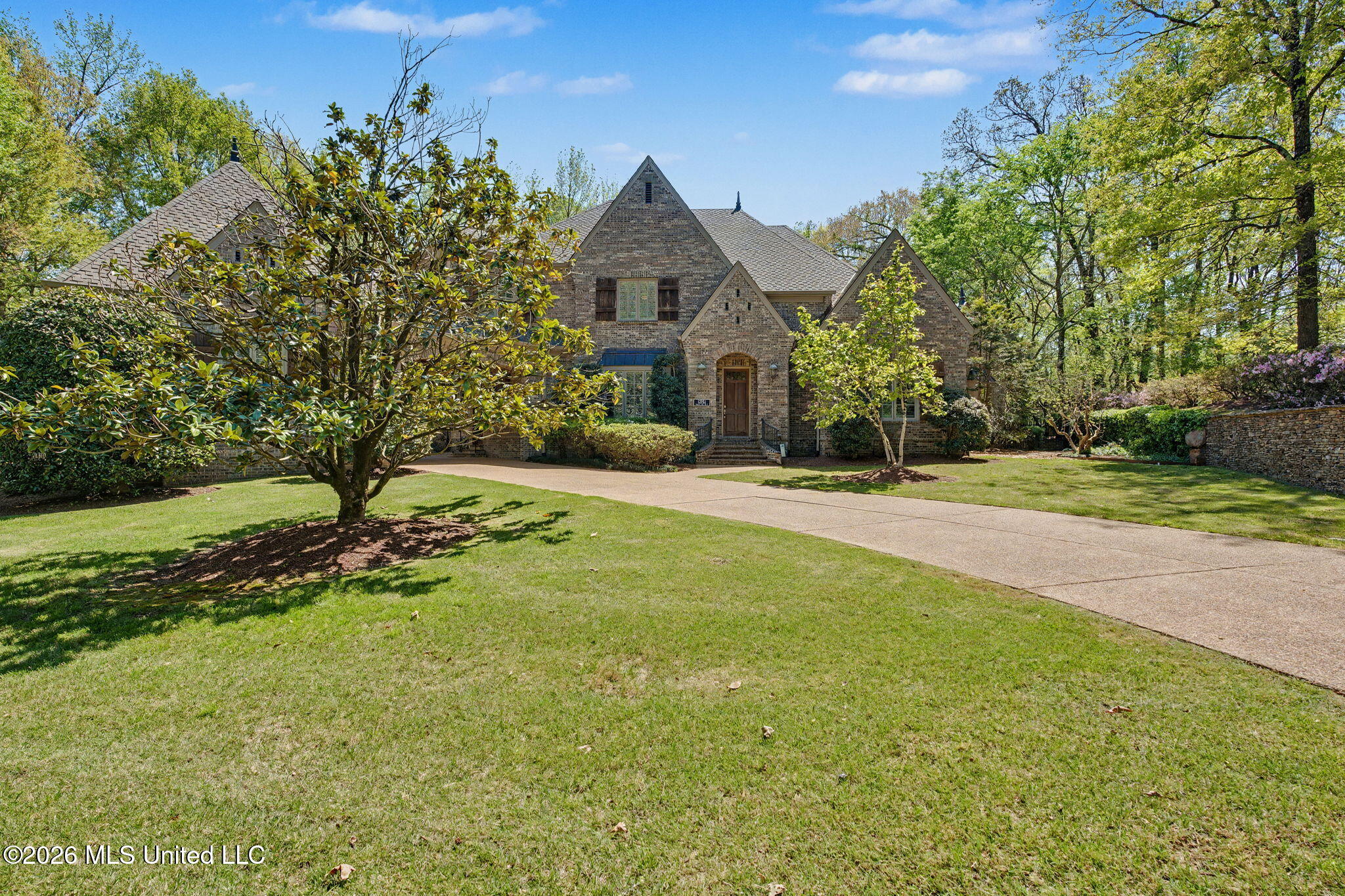 13921 Valley Oaks Drive Property Photo 5