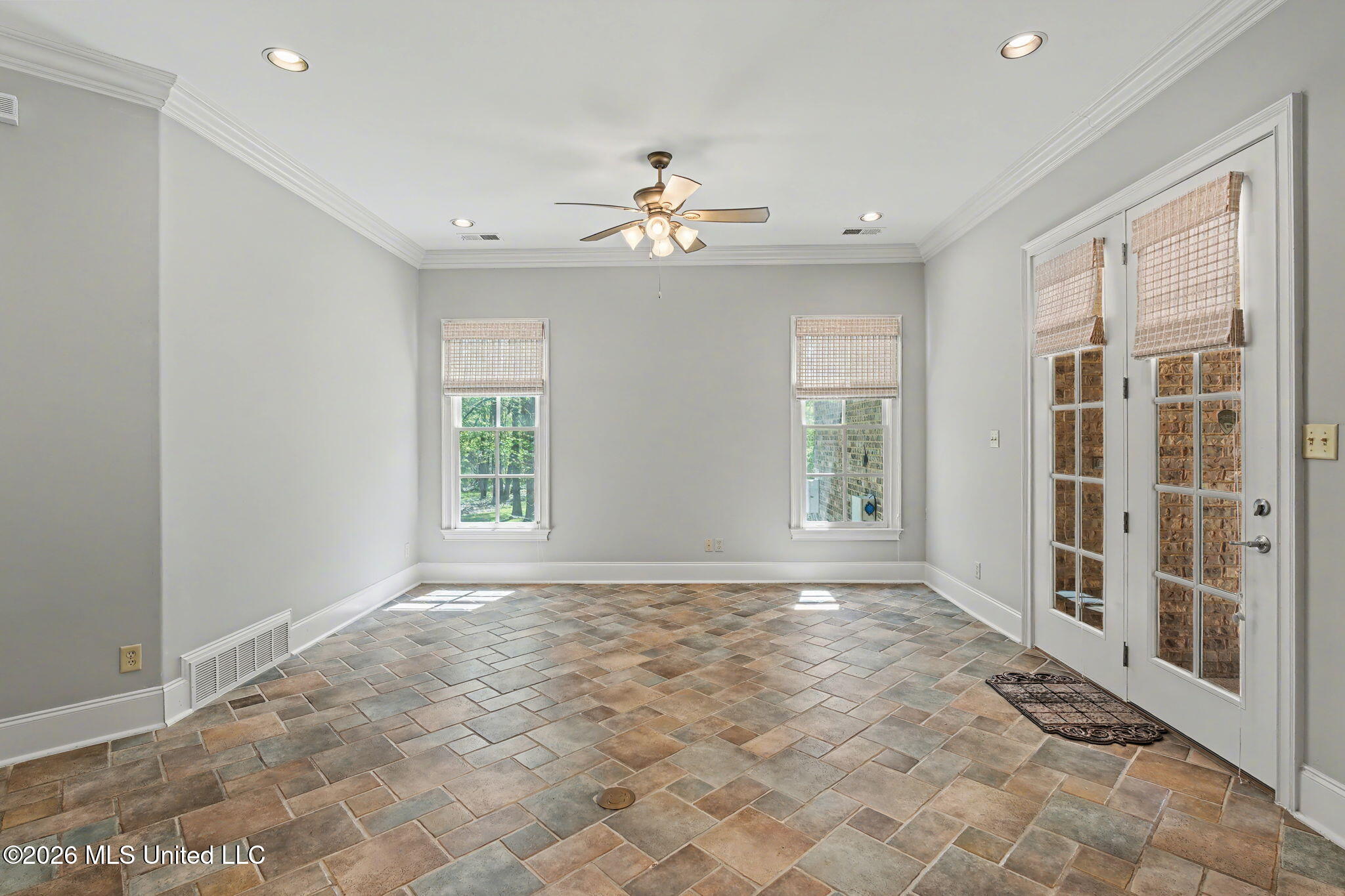 13921 Valley Oaks Drive Property Photo 25