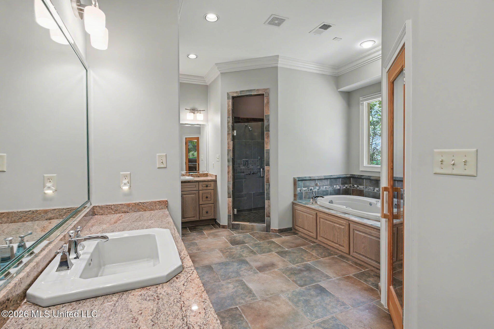 13921 Valley Oaks Drive Property Photo 35
