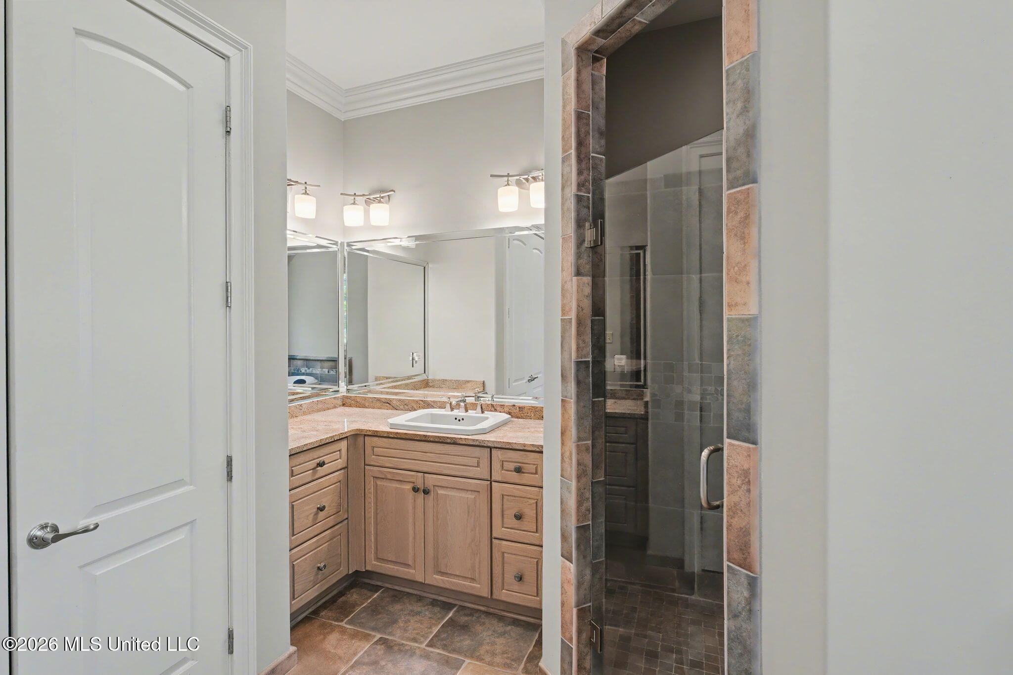 13921 Valley Oaks Drive Property Photo 37