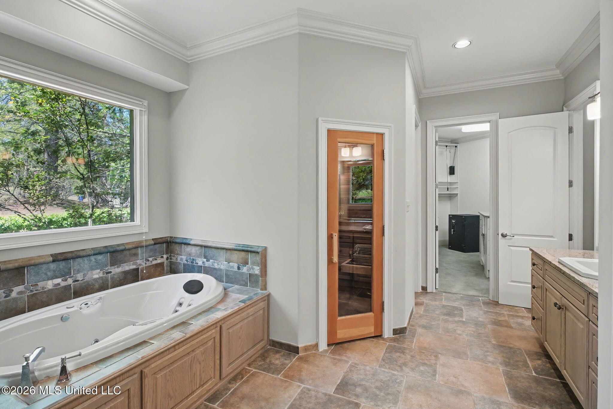 13921 Valley Oaks Drive Property Photo 38