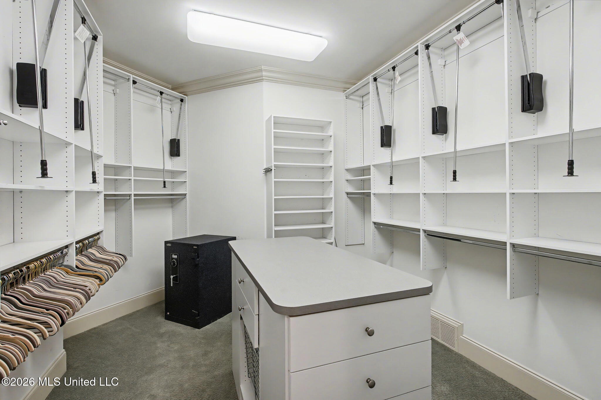 13921 Valley Oaks Drive Property Photo 40