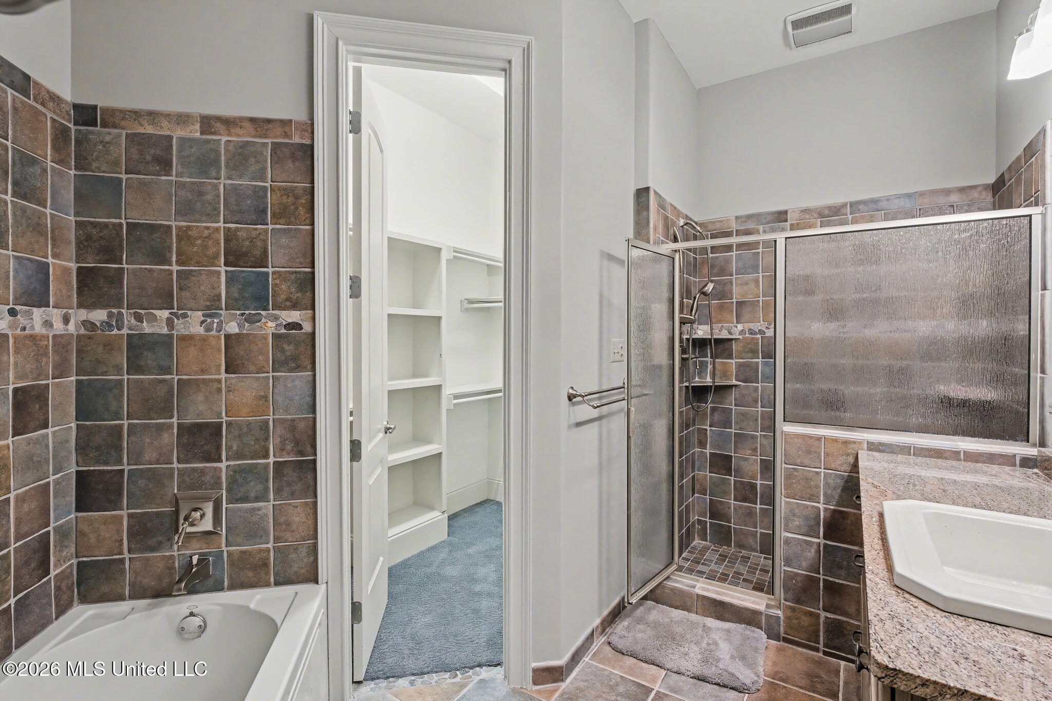 13921 Valley Oaks Drive Property Photo 42