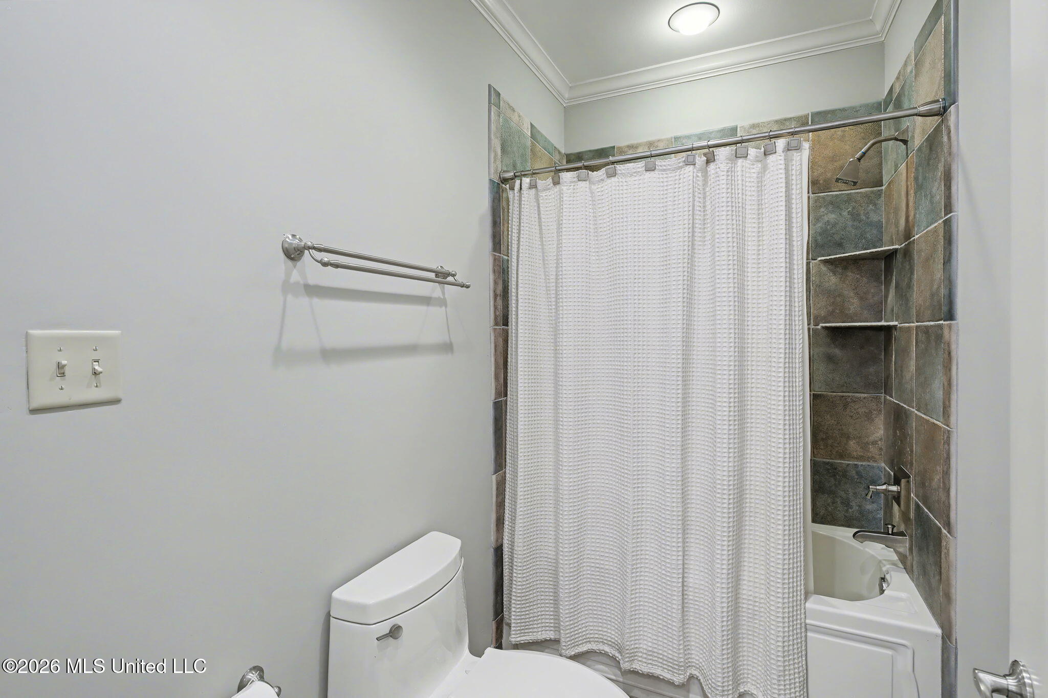 13921 Valley Oaks Drive Property Photo 59