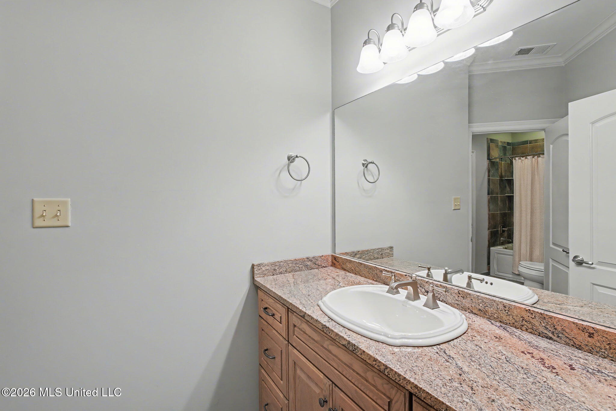 13921 Valley Oaks Drive Property Photo 60