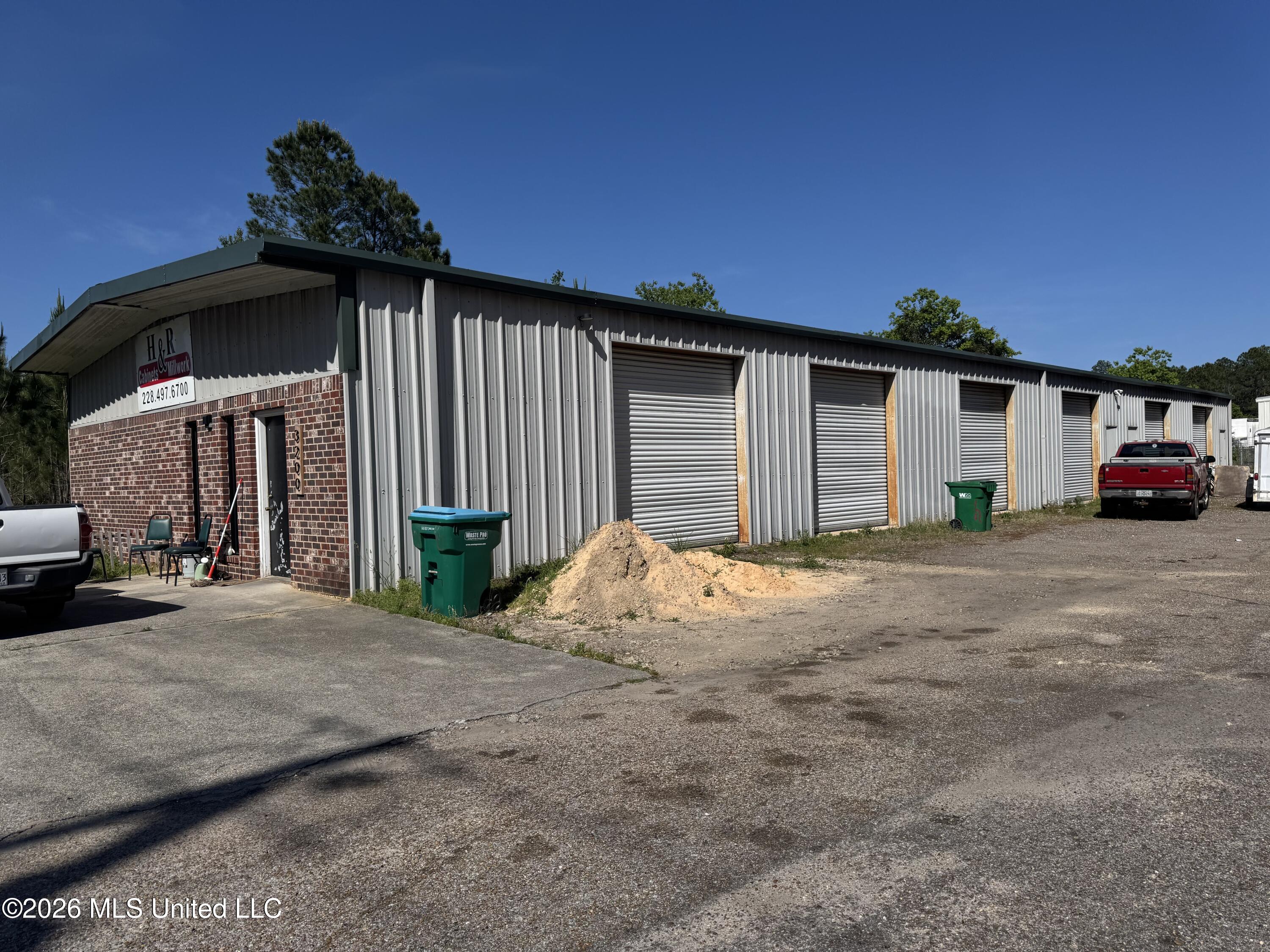 3200 Dolphin Drive Property Photo 2