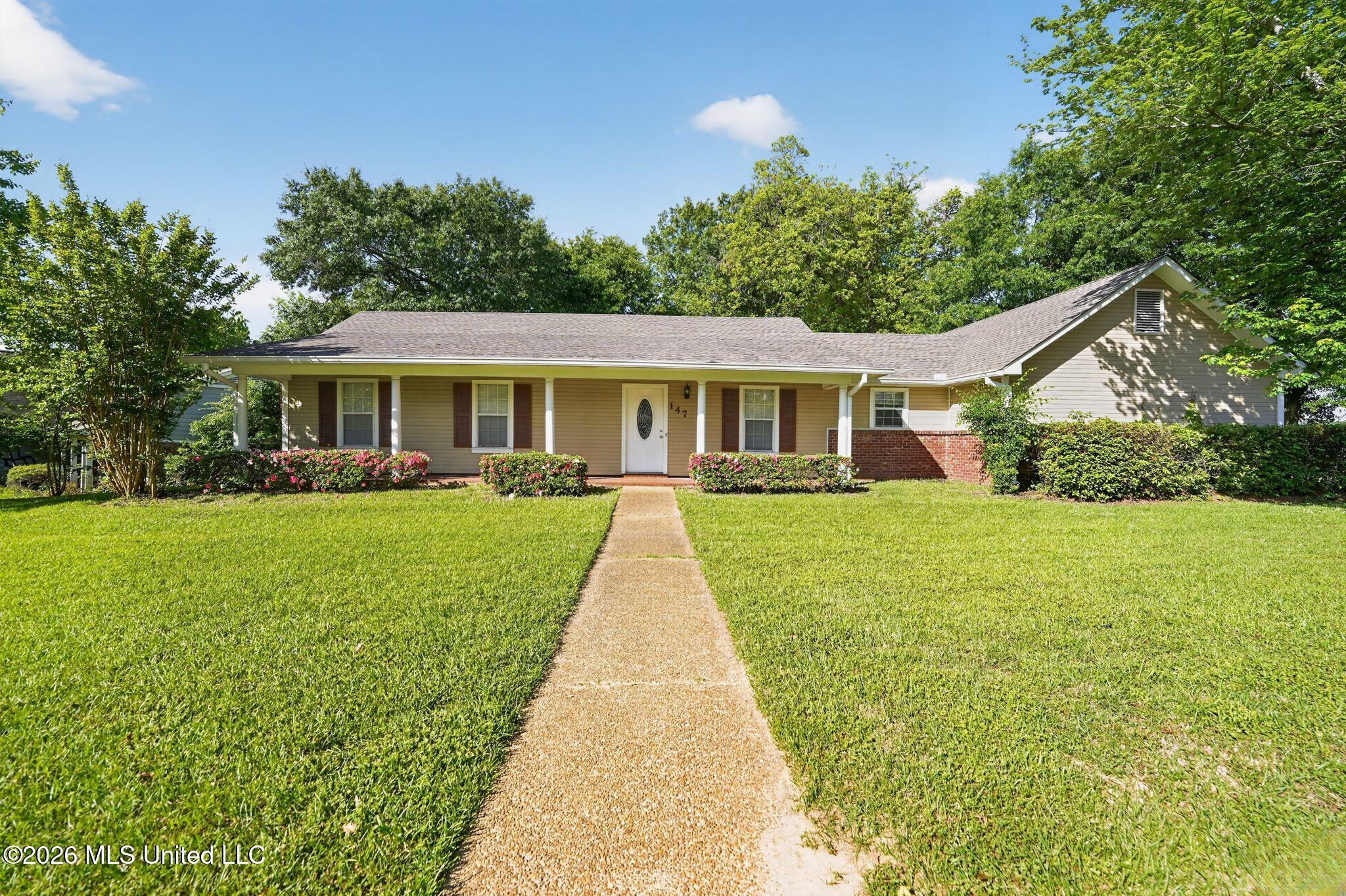 147 Sunnycrest Drive Property Photo 1