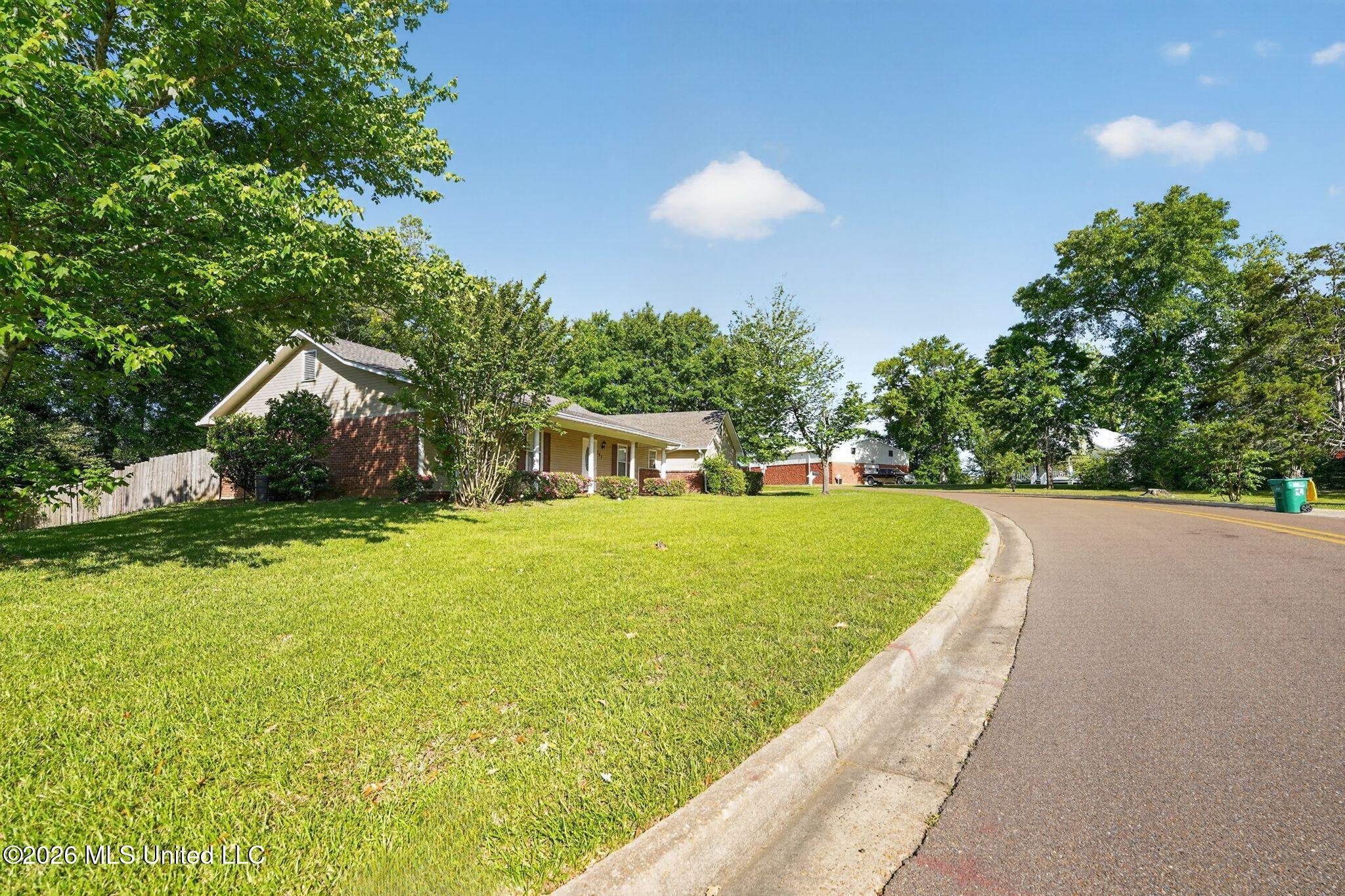 147 Sunnycrest Drive Property Photo 2